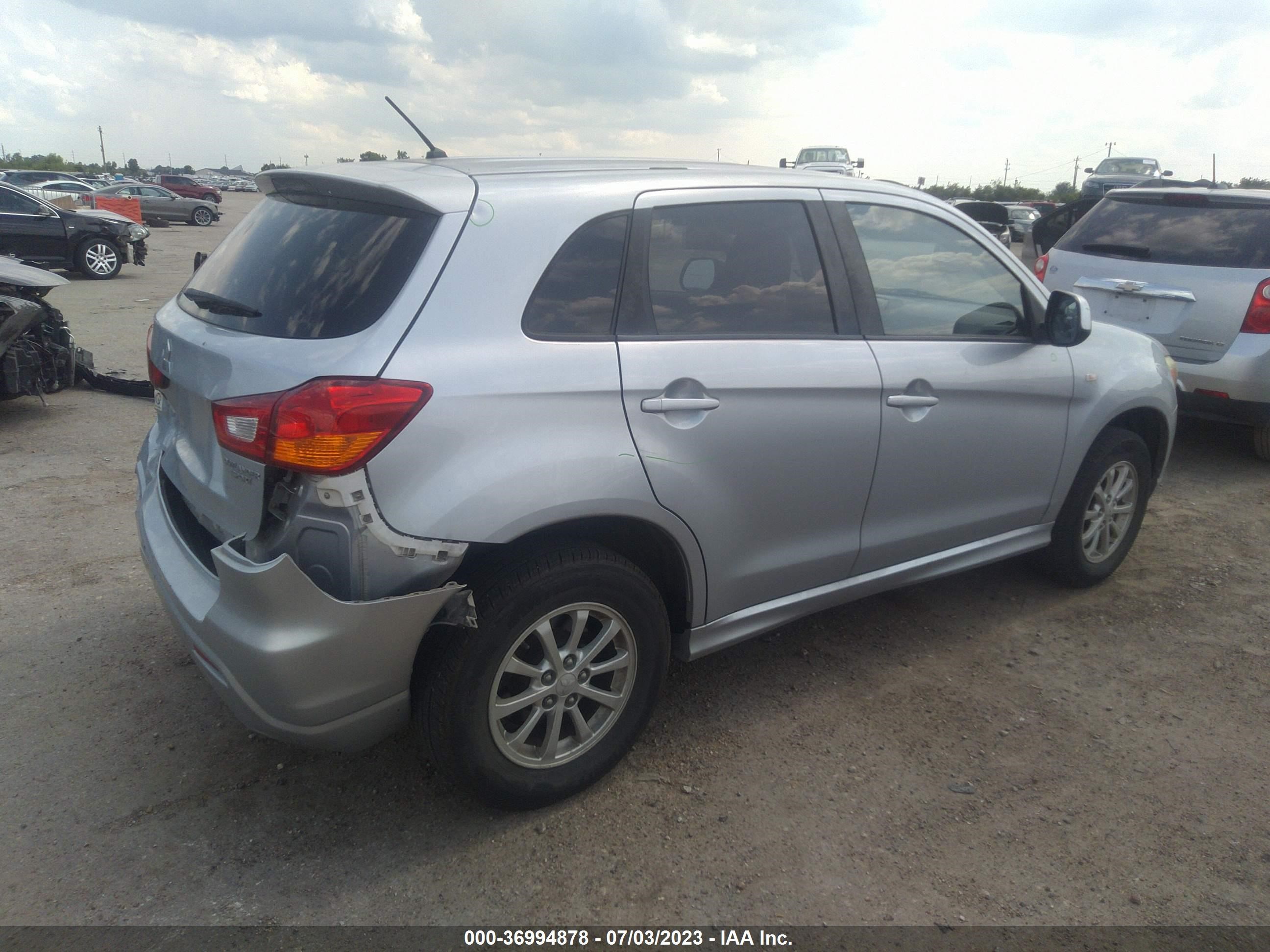 Photo 3 VIN: JA4AP3AU3CZ001592 - MITSUBISHI OUTLANDER 