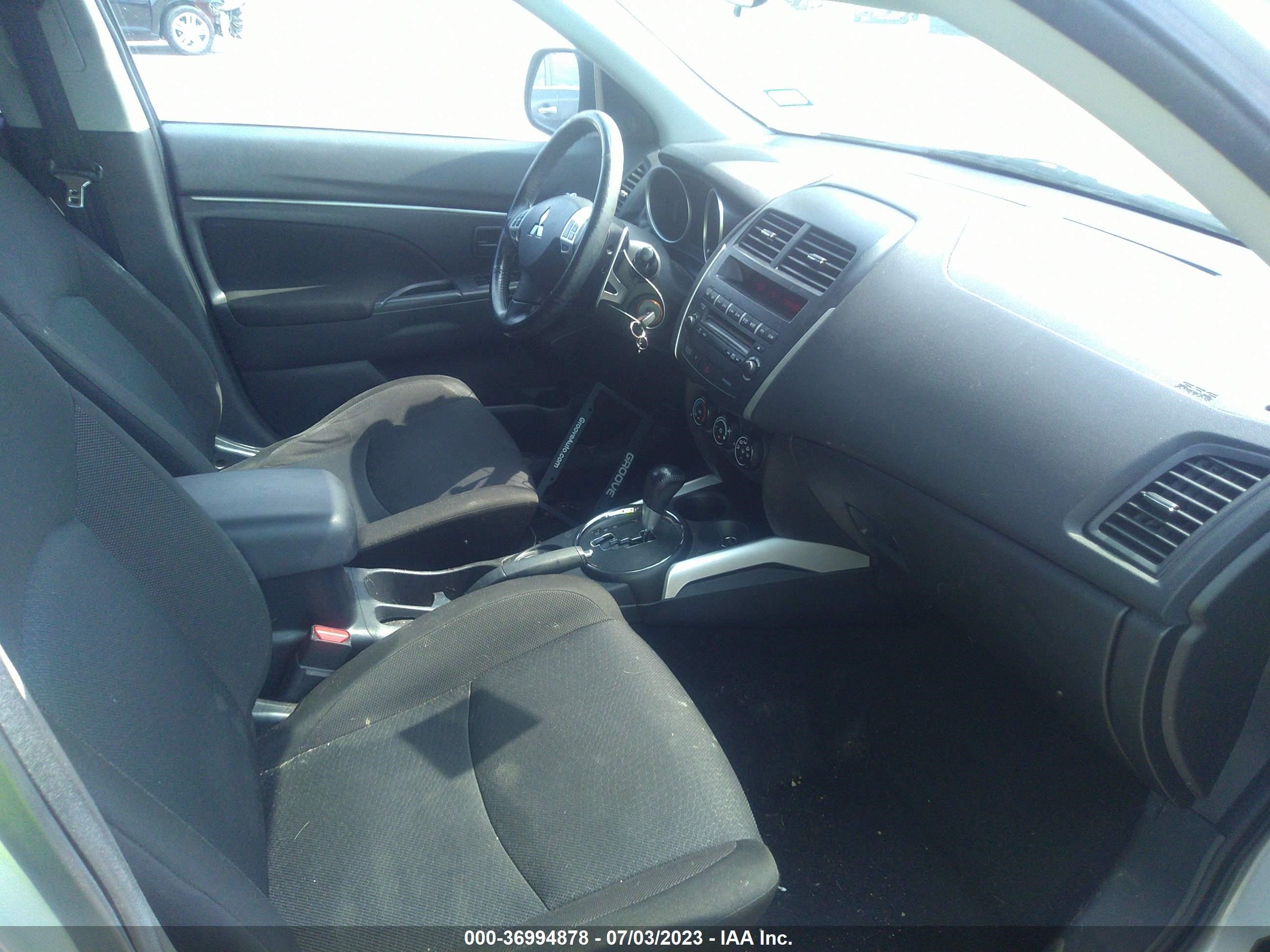 Photo 4 VIN: JA4AP3AU3CZ001592 - MITSUBISHI OUTLANDER 