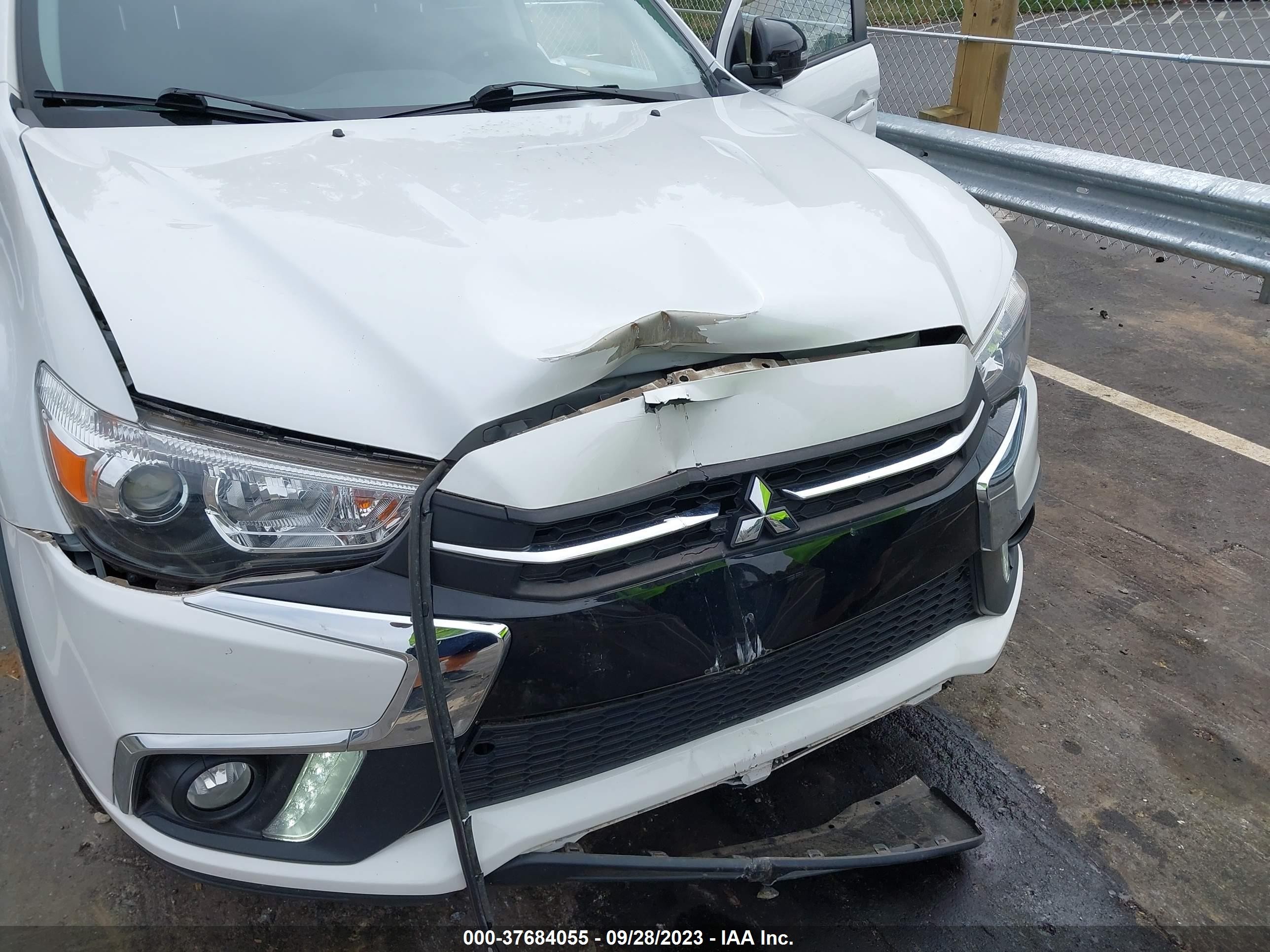 Photo 11 VIN: JA4AP3AU3KU024916 - MITSUBISHI OUTLANDER 