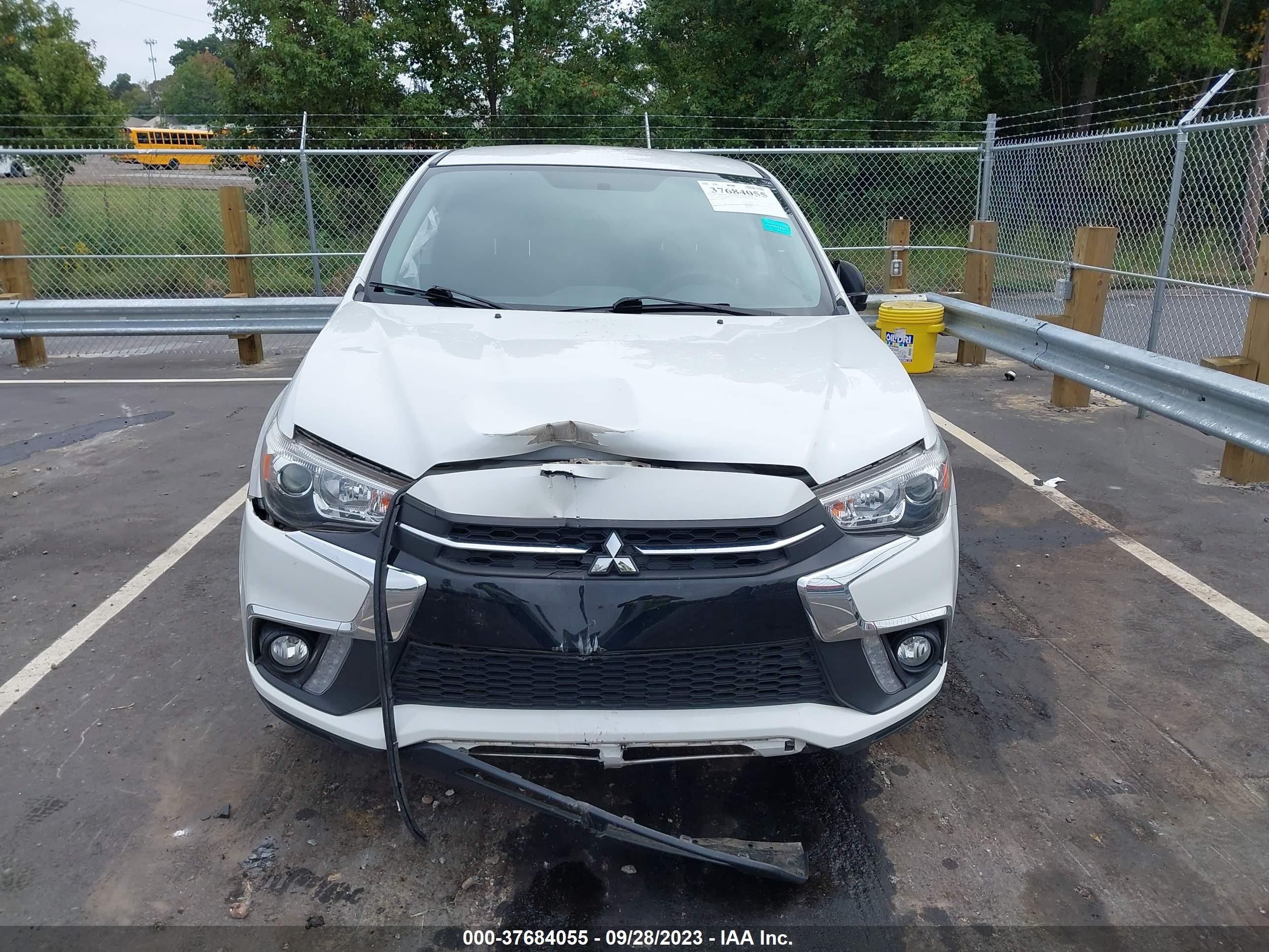 Photo 12 VIN: JA4AP3AU3KU024916 - MITSUBISHI OUTLANDER 