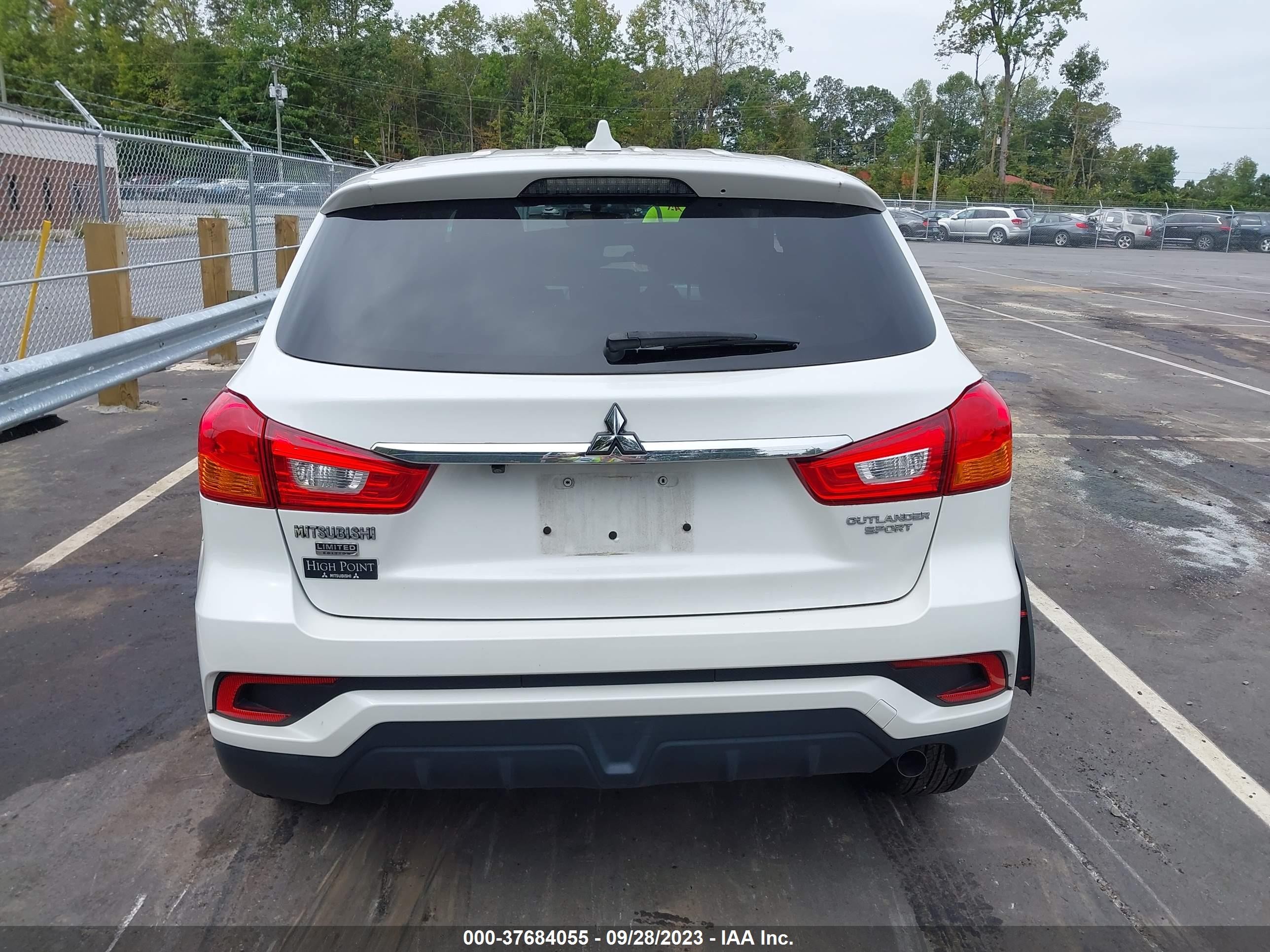 Photo 16 VIN: JA4AP3AU3KU024916 - MITSUBISHI OUTLANDER 