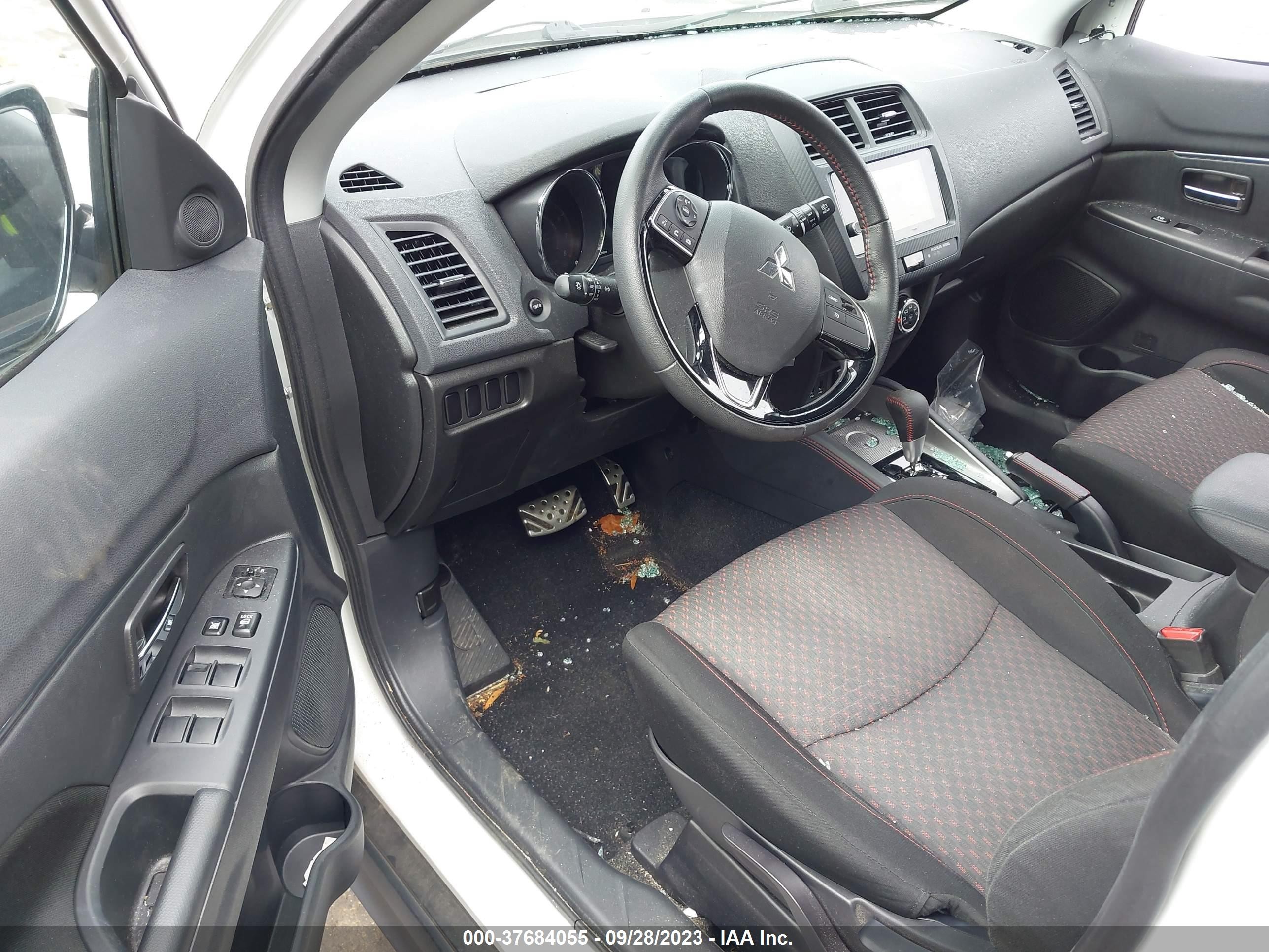 Photo 4 VIN: JA4AP3AU3KU024916 - MITSUBISHI OUTLANDER 