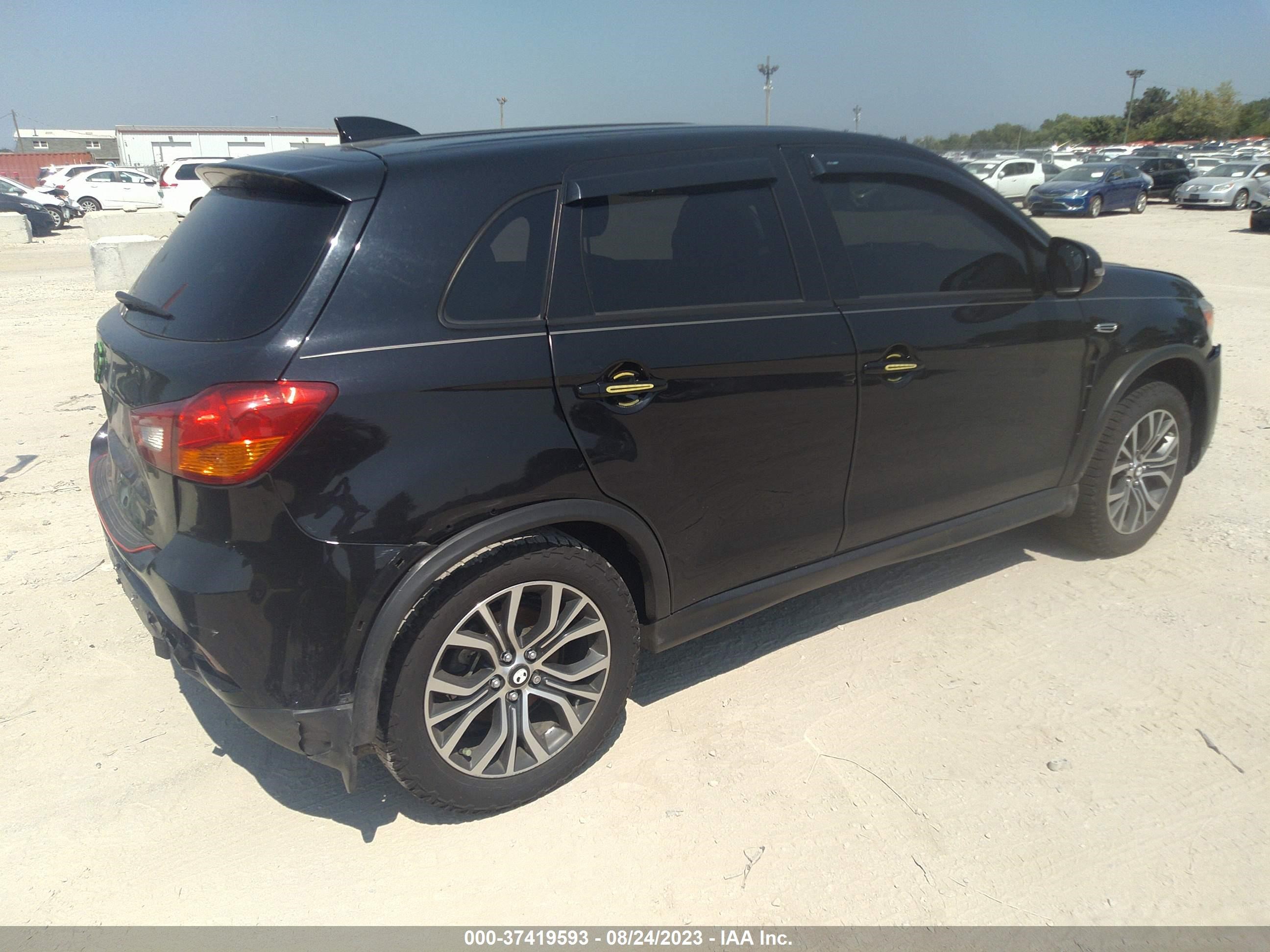 Photo 3 VIN: JA4AP3AU4KU026920 - MITSUBISHI OUTLANDER 