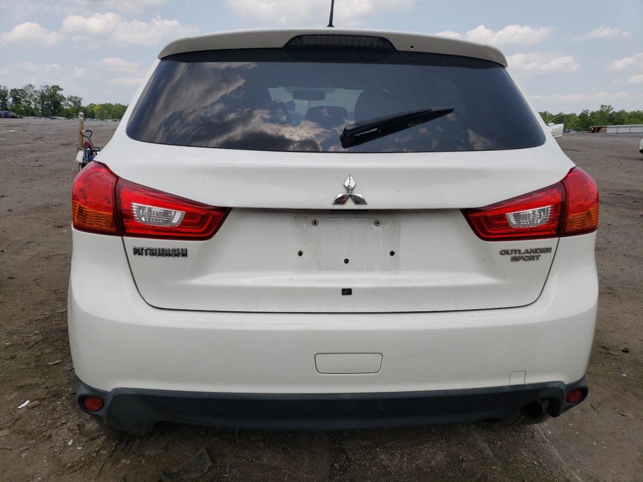 Photo 5 VIN: JA4AP3AU5GZ035037 - MITSUBISHI OUTLANDER 