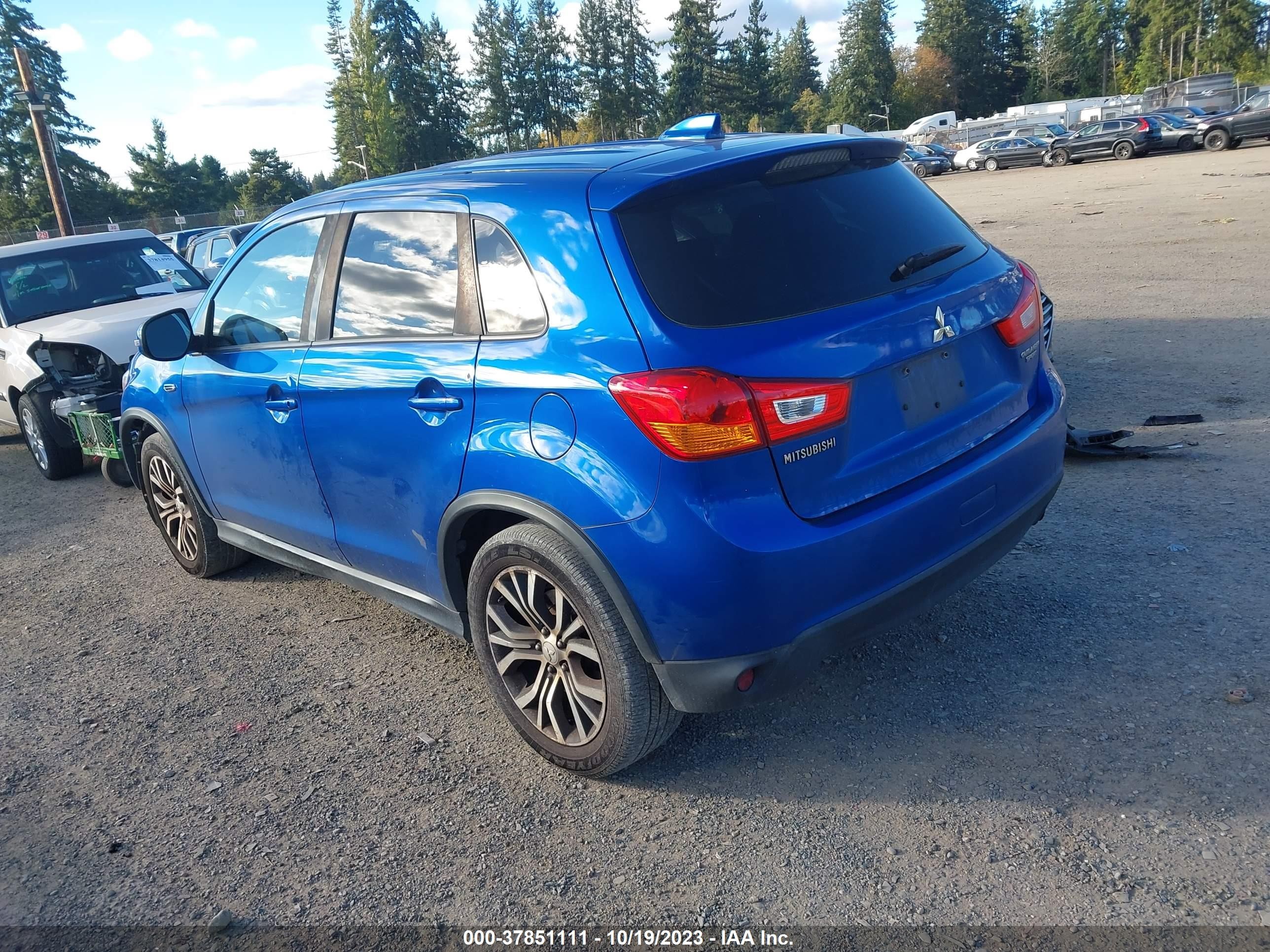 Photo 2 VIN: JA4AP3AU5HZ004114 - MITSUBISHI OUTLANDER 