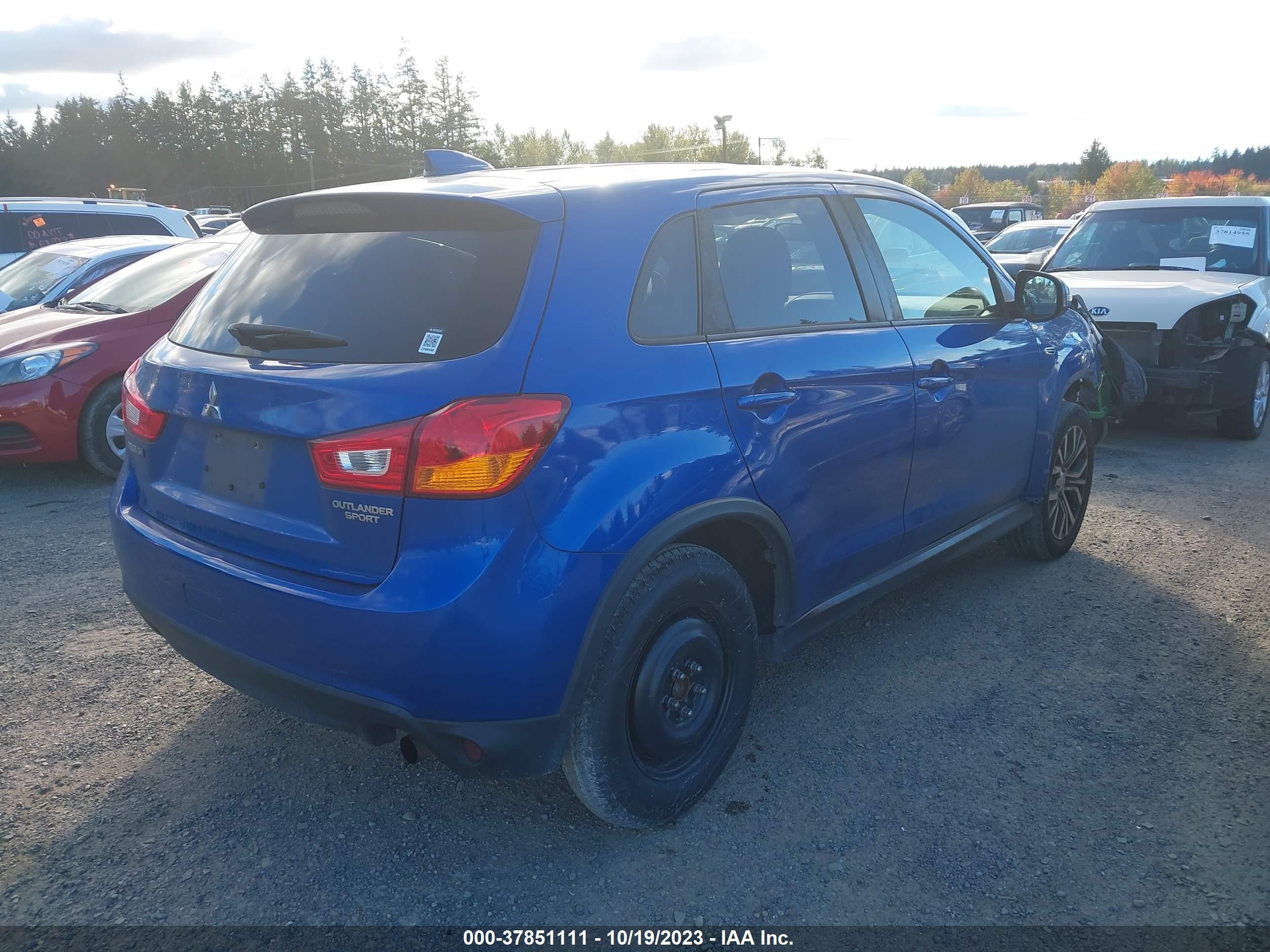 Photo 3 VIN: JA4AP3AU5HZ004114 - MITSUBISHI OUTLANDER 