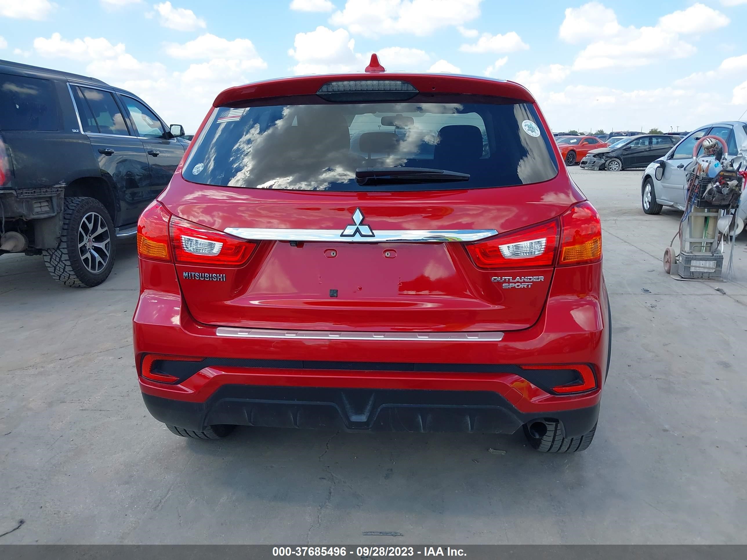 Photo 16 VIN: JA4AP3AU5KU019491 - MITSUBISHI OUTLANDER 