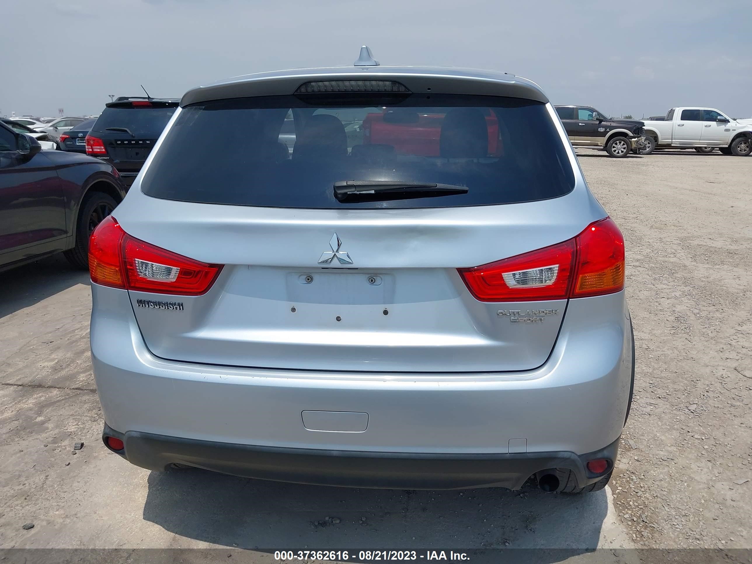 Photo 15 VIN: JA4AP3AU6HZ013307 - MITSUBISHI OUTLANDER 