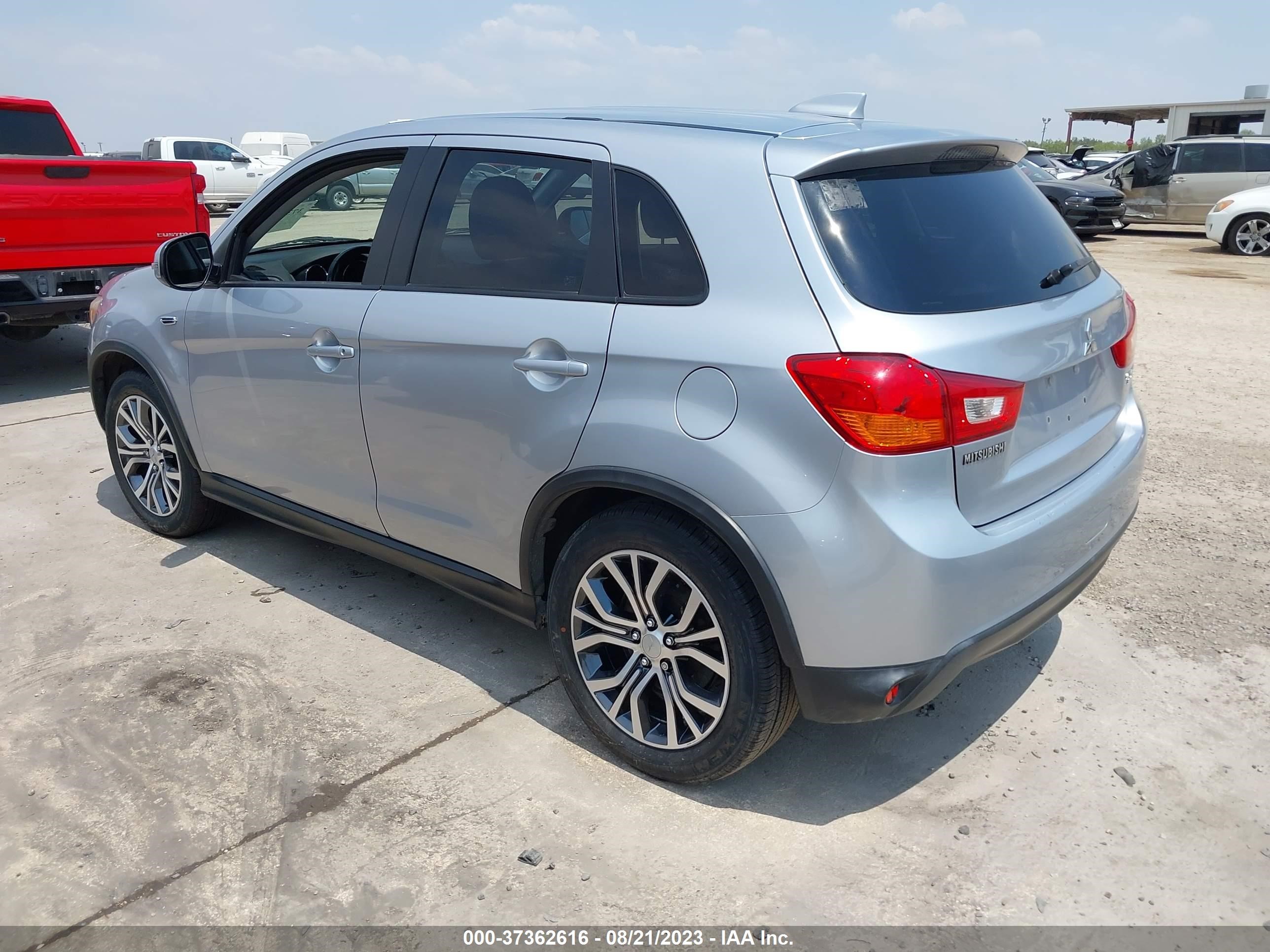 Photo 2 VIN: JA4AP3AU6HZ013307 - MITSUBISHI OUTLANDER 