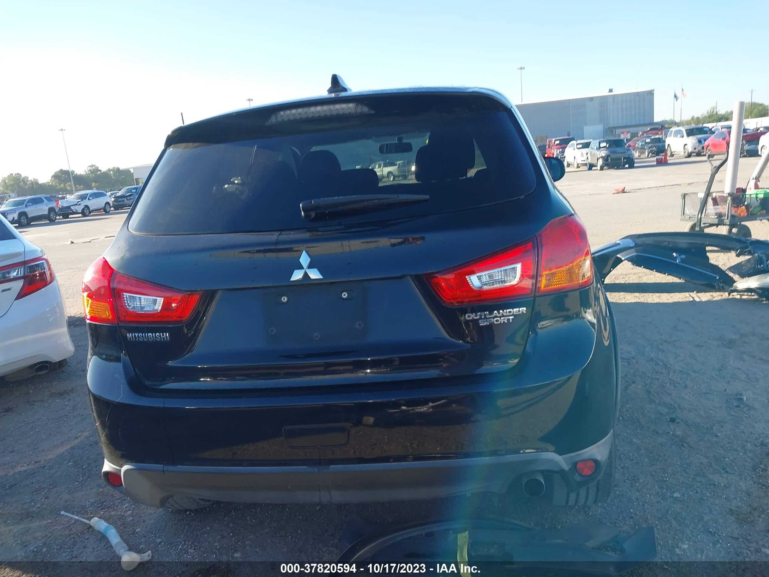 Photo 16 VIN: JA4AP3AU6HZ047389 - MITSUBISHI OUTLANDER 