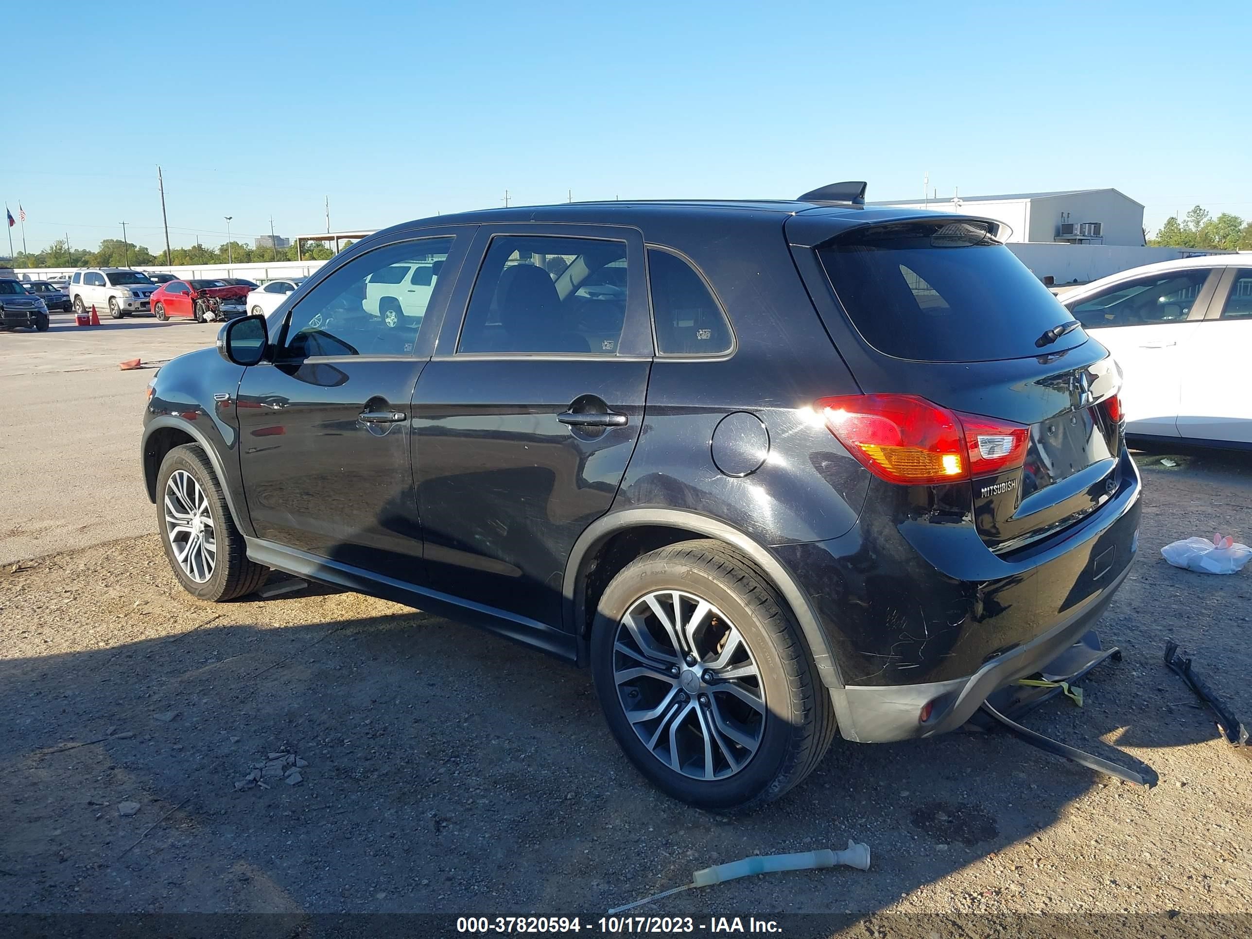 Photo 2 VIN: JA4AP3AU6HZ047389 - MITSUBISHI OUTLANDER 