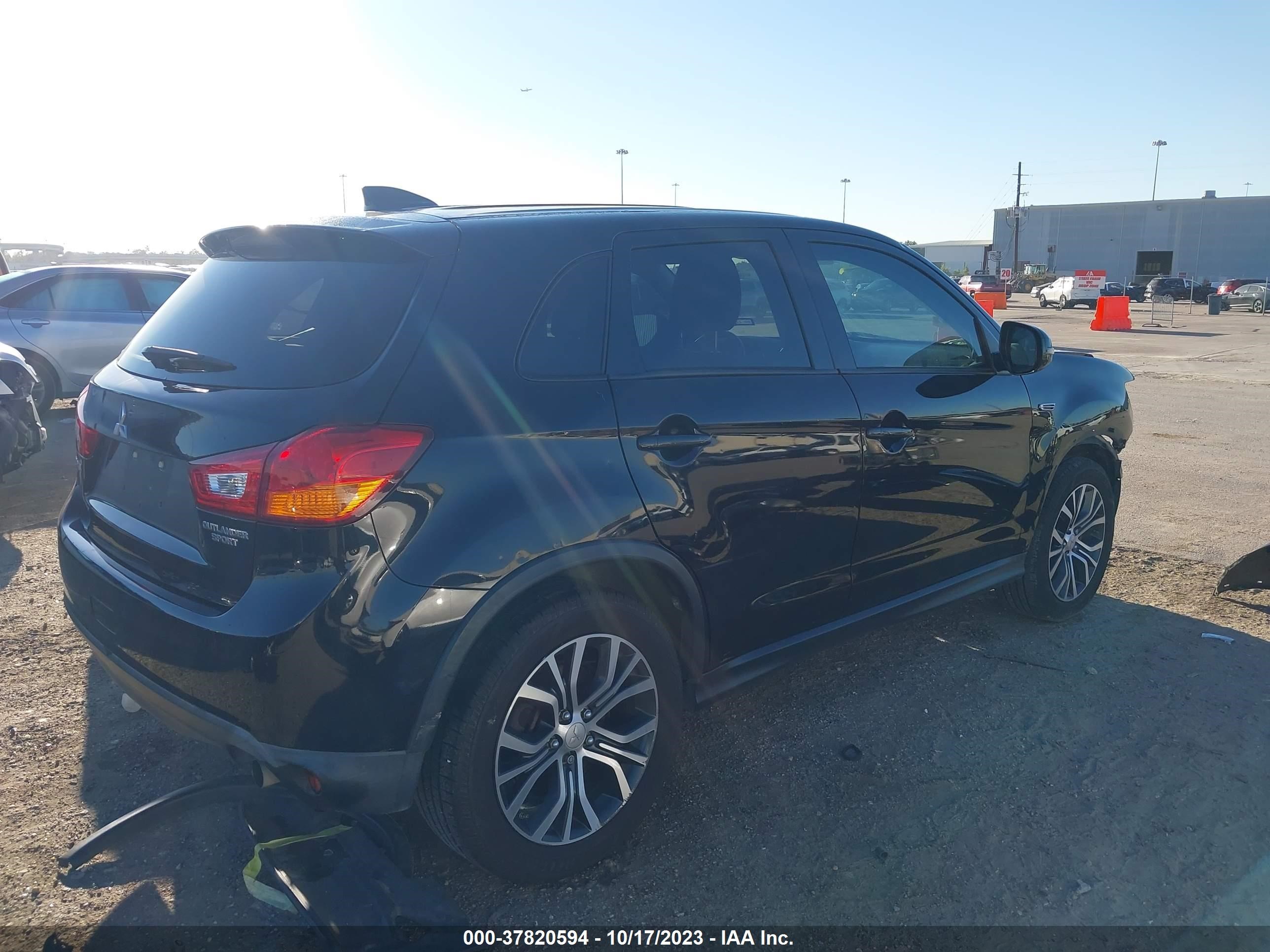 Photo 3 VIN: JA4AP3AU6HZ047389 - MITSUBISHI OUTLANDER 