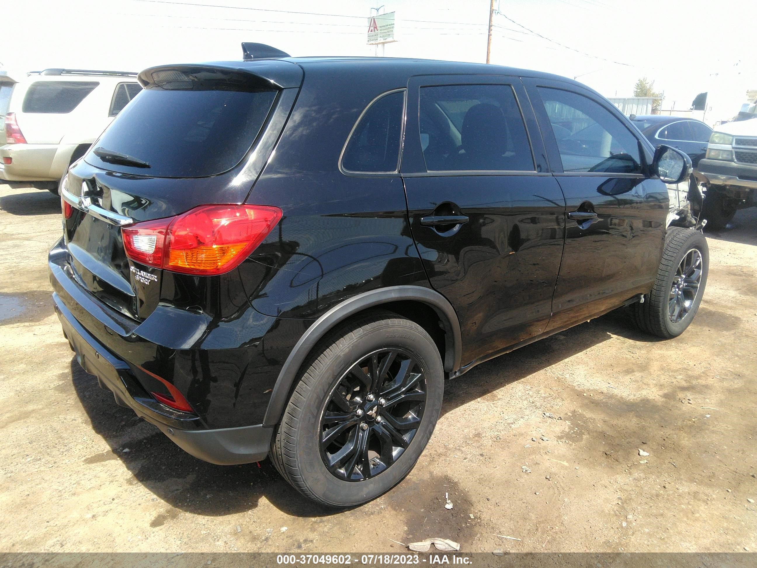 Photo 3 VIN: JA4AP3AU6JU015920 - MITSUBISHI OUTLANDER 