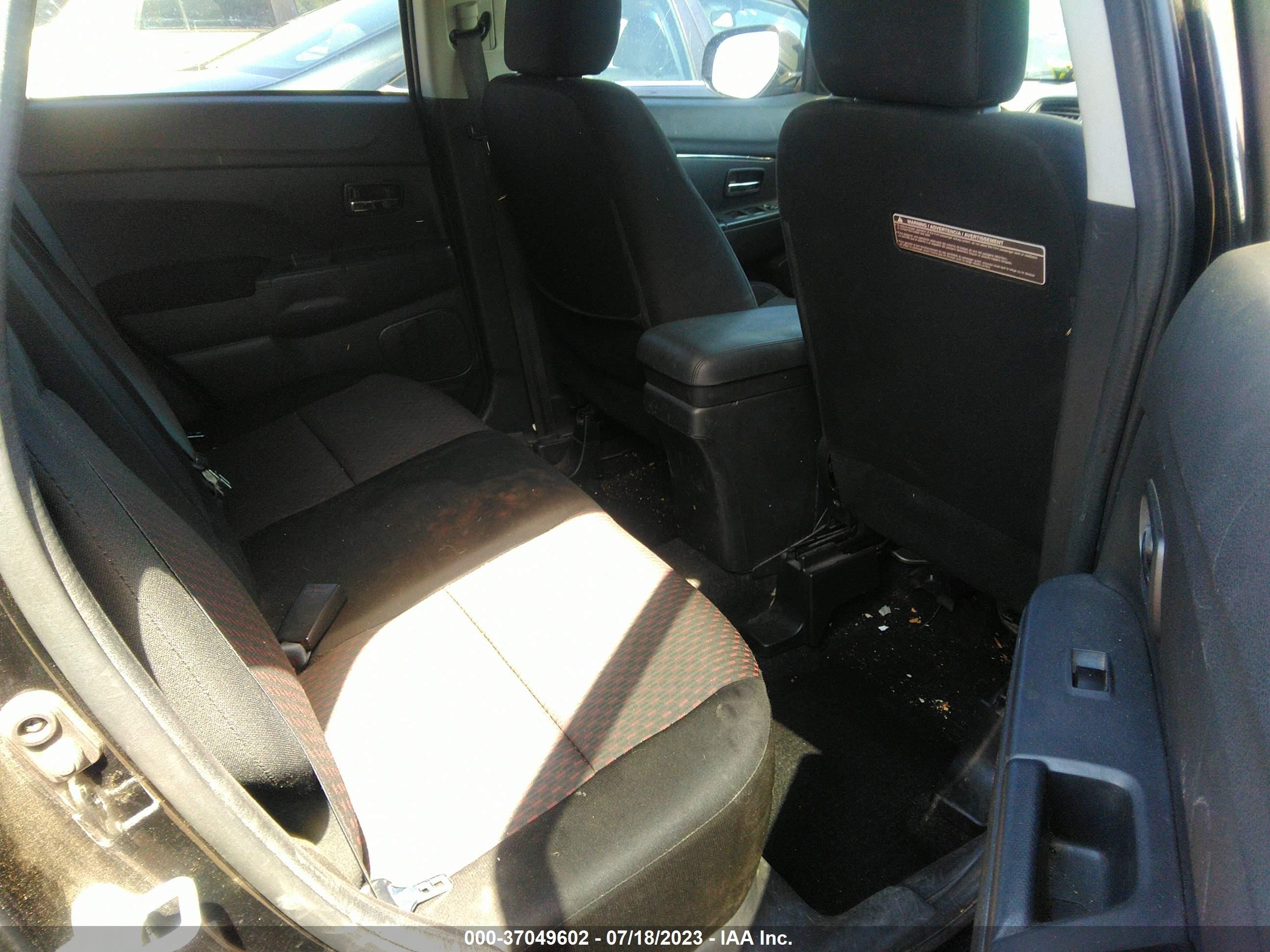 Photo 7 VIN: JA4AP3AU6JU015920 - MITSUBISHI OUTLANDER 