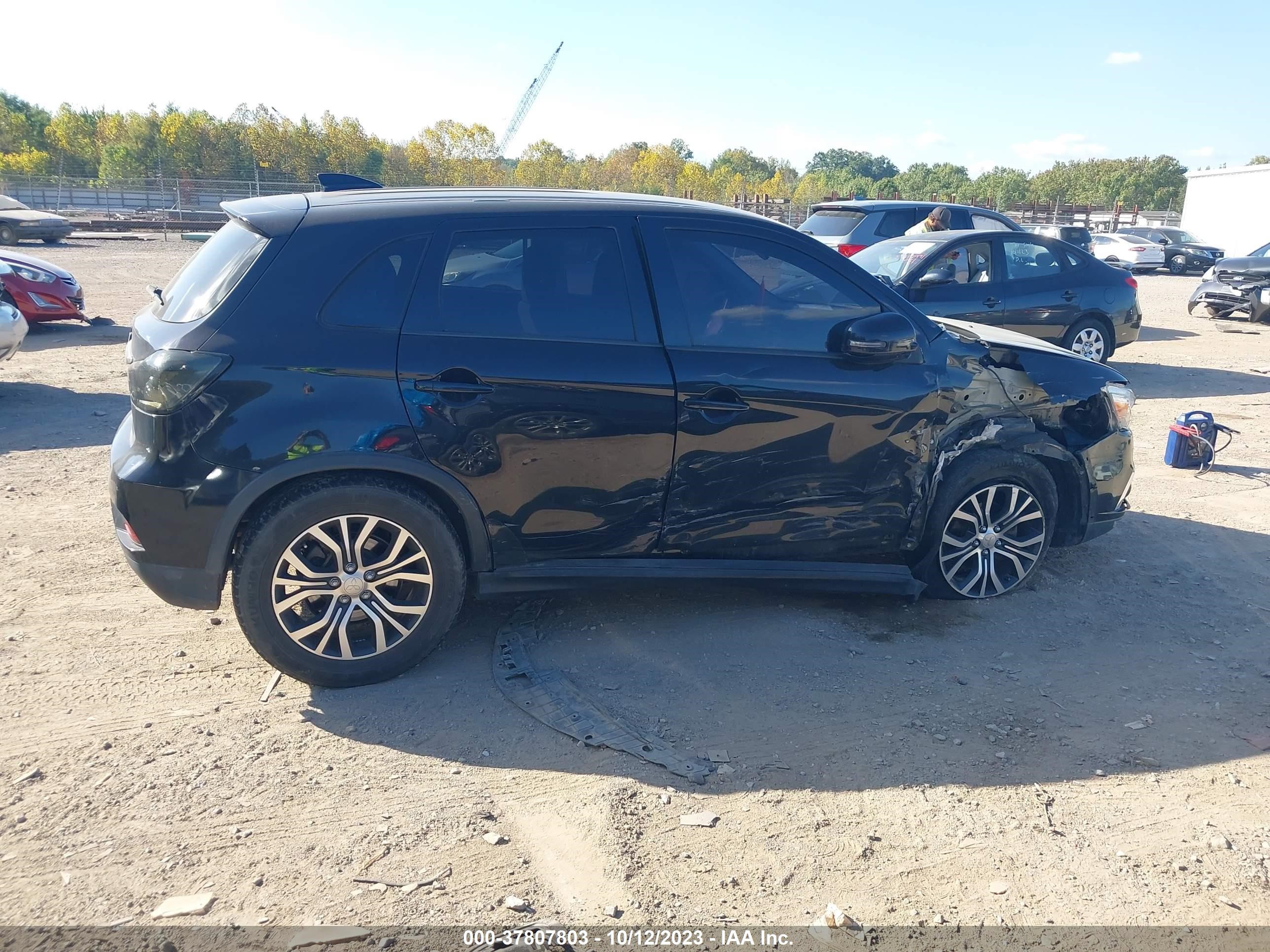 Photo 13 VIN: JA4AP3AU6JZ005777 - MITSUBISHI OUTLANDER 