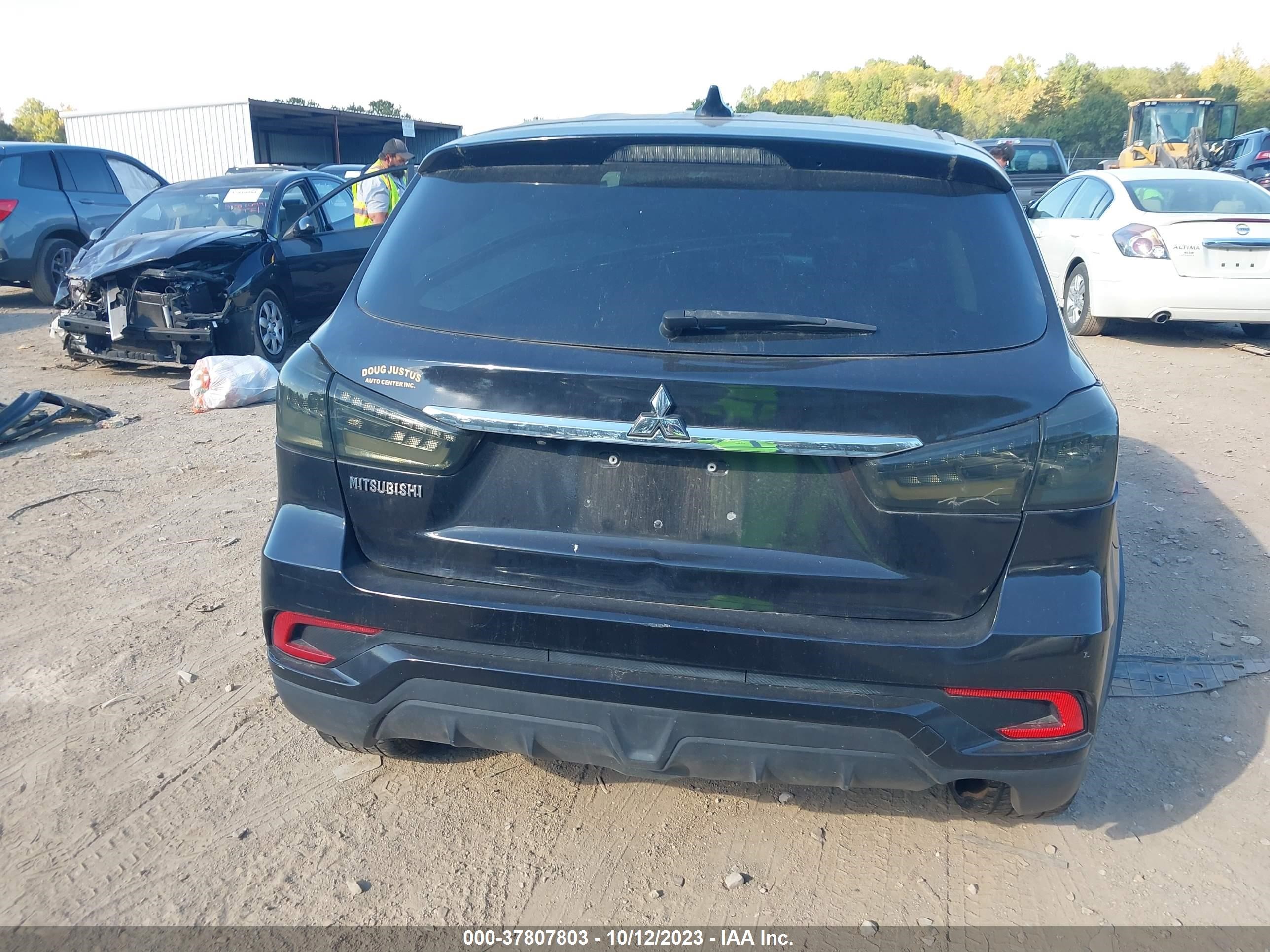 Photo 16 VIN: JA4AP3AU6JZ005777 - MITSUBISHI OUTLANDER 