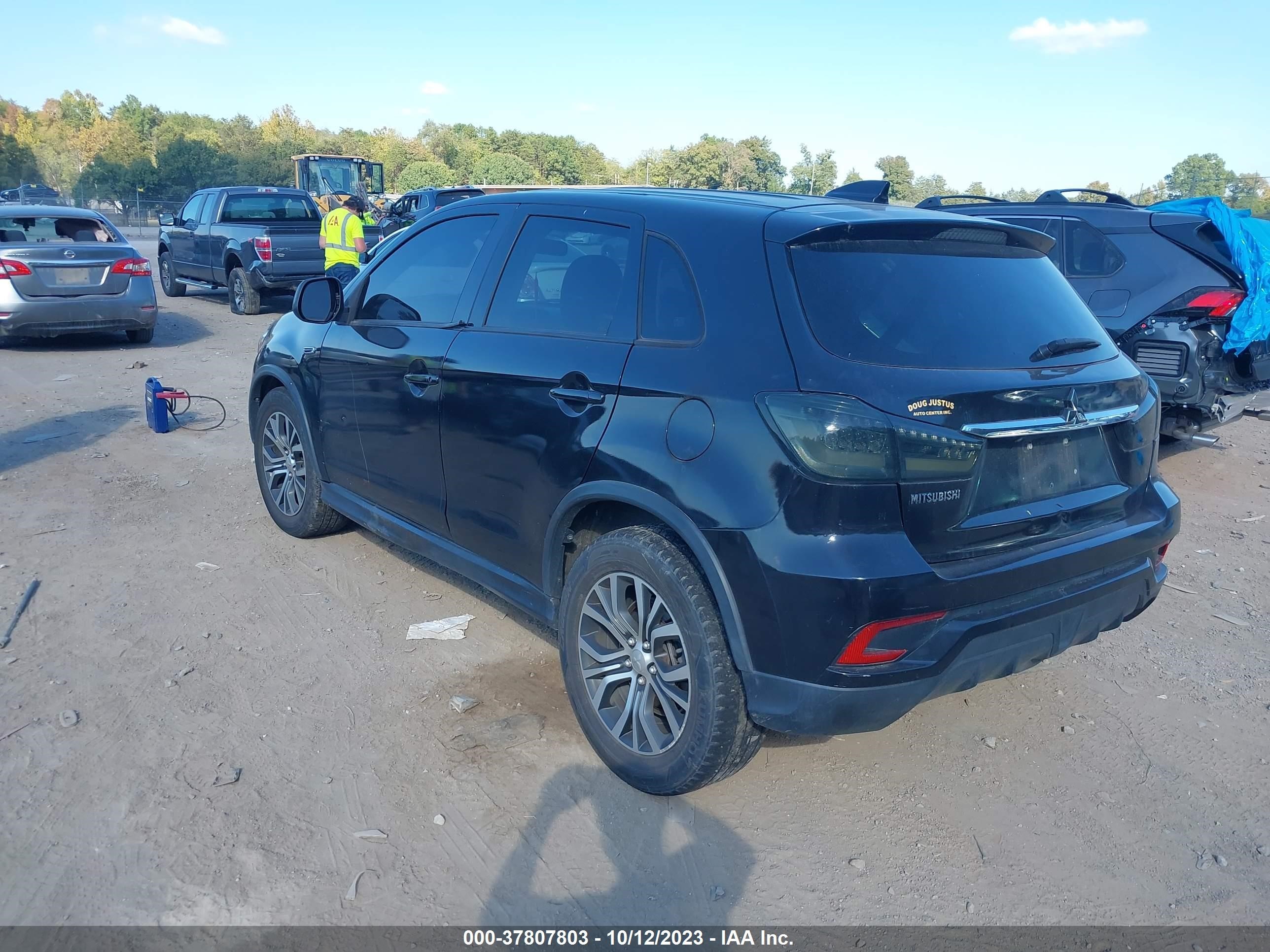 Photo 2 VIN: JA4AP3AU6JZ005777 - MITSUBISHI OUTLANDER 