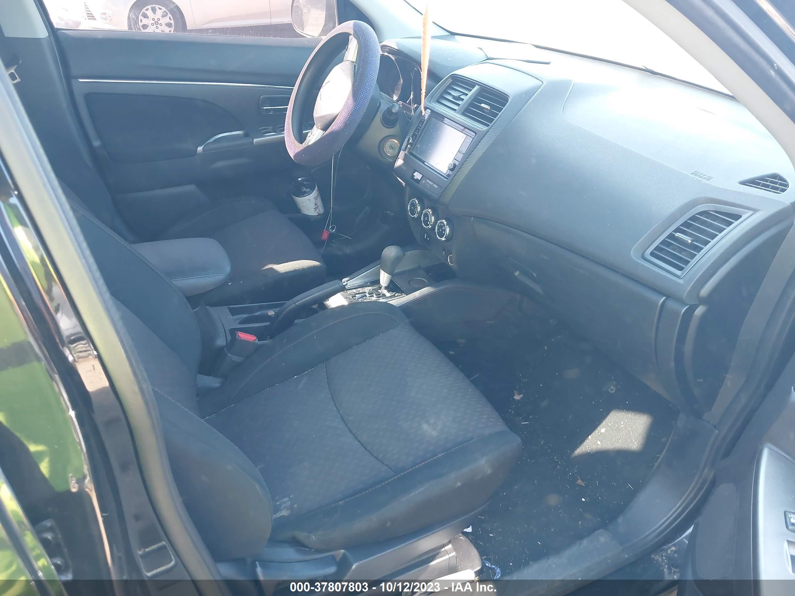 Photo 4 VIN: JA4AP3AU6JZ005777 - MITSUBISHI OUTLANDER 