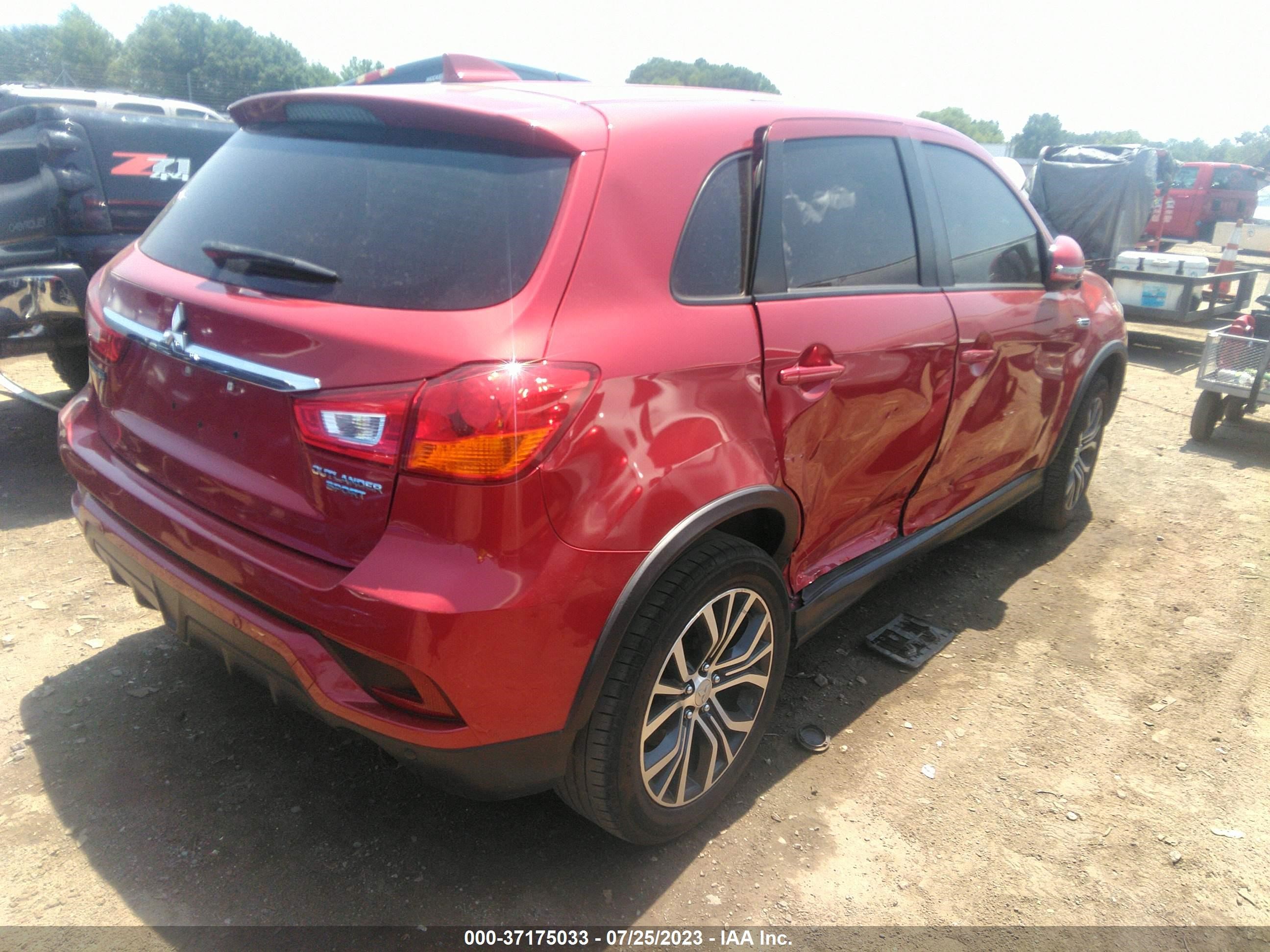 Photo 3 VIN: JA4AP3AU6KU014803 - MITSUBISHI OUTLANDER 