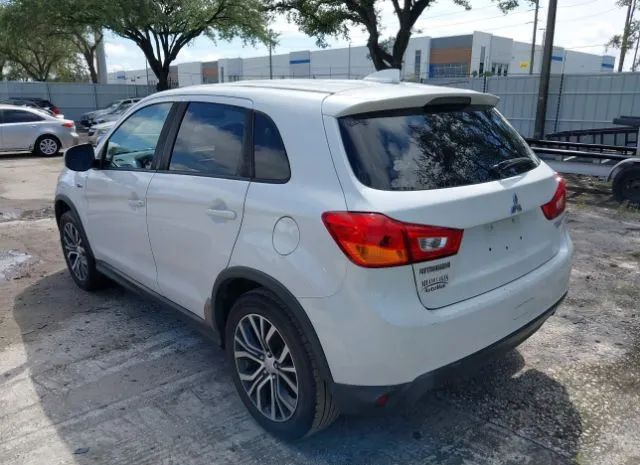 Photo 2 VIN: JA4AP3AU7HZ001540 - MITSUBISHI OUTLANDER 