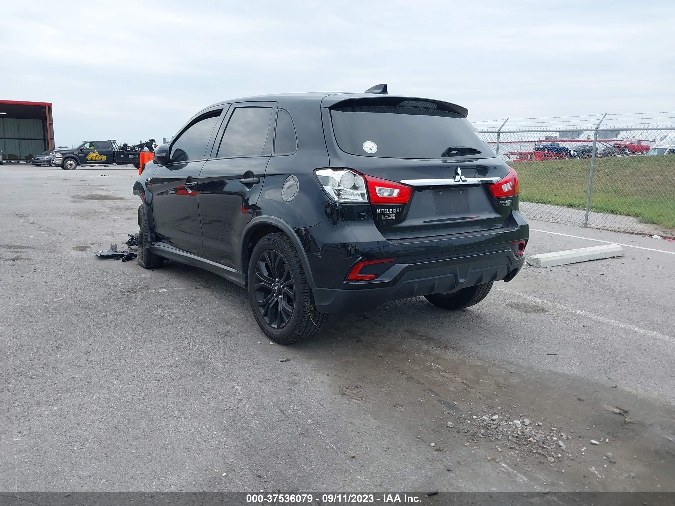 Photo 2 VIN: JA4AP3AU7KU024935 - MITSUBISHI OUTLANDER 