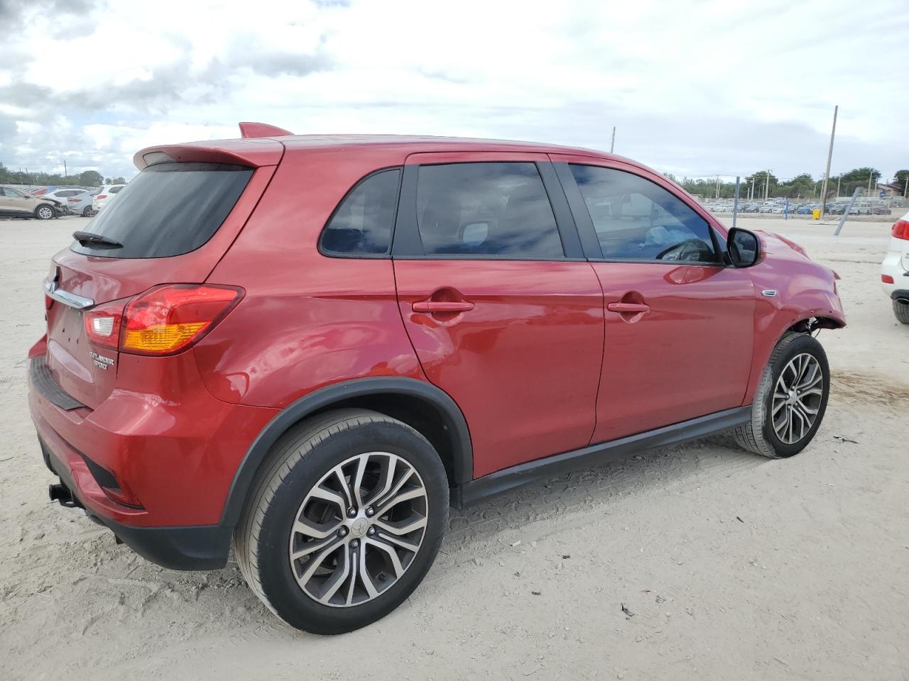 Photo 2 VIN: JA4AP3AU8KU005178 - MITSUBISHI OUTLANDER 