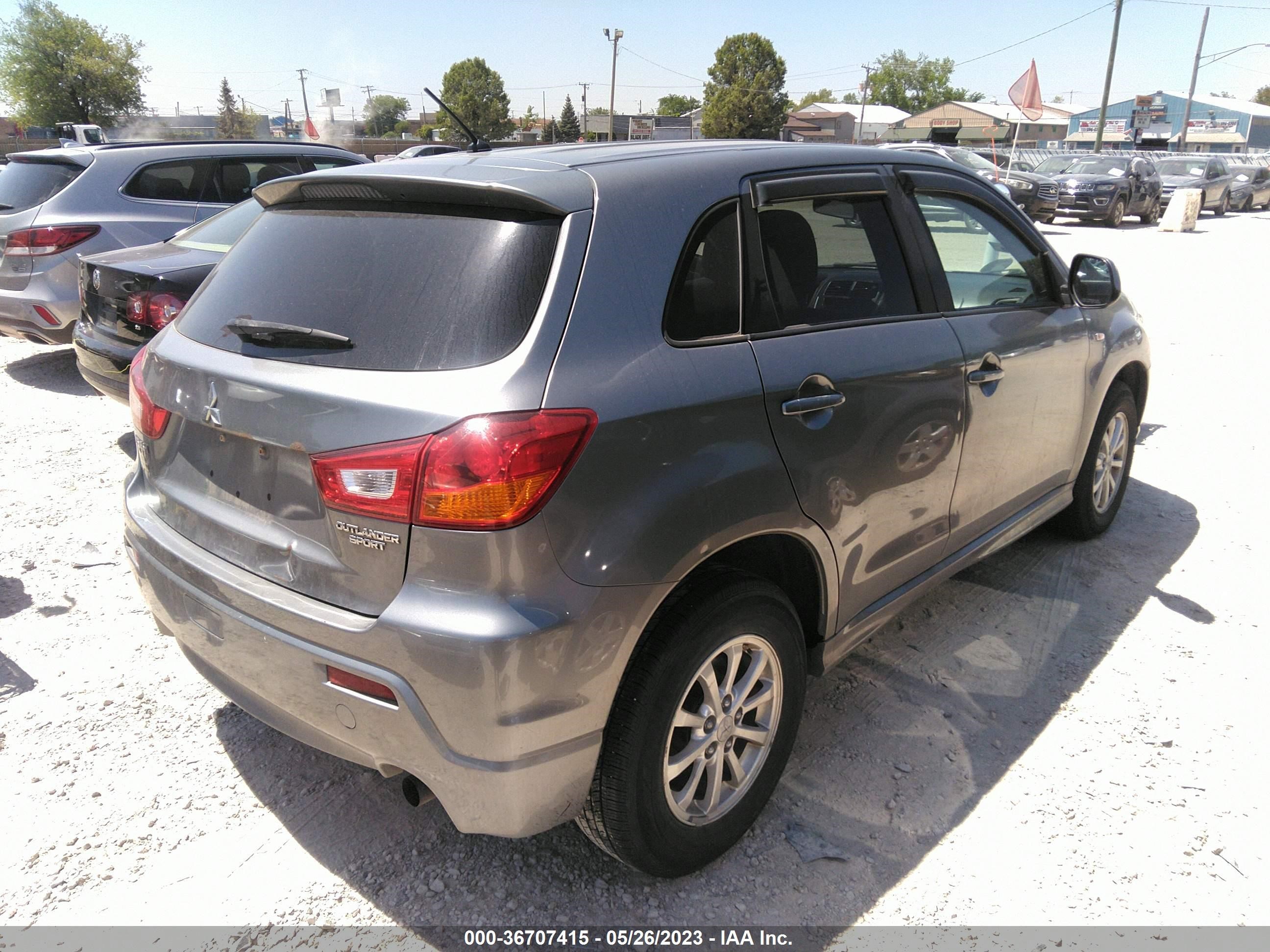 Photo 3 VIN: JA4AP3AU9BZ003913 - MITSUBISHI OUTLANDER 