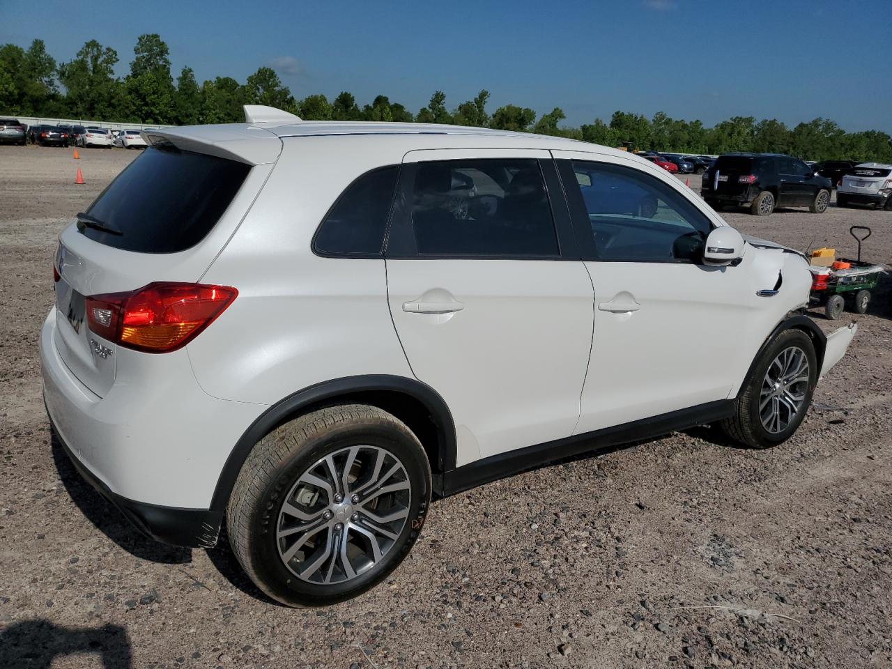 Photo 2 VIN: JA4AP3AU9HZ044289 - MITSUBISHI OUTLANDER 