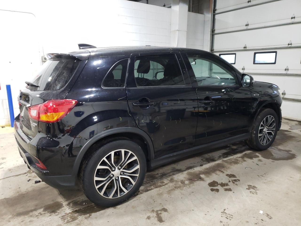 Photo 2 VIN: JA4AP3AU9JU017029 - MITSUBISHI OUTLANDER 