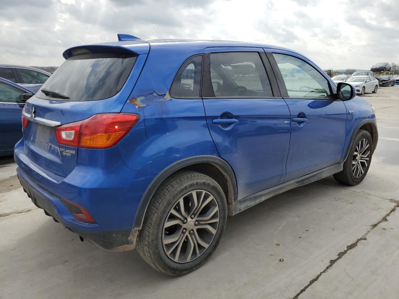 Photo 2 VIN: JA4AP3AU9JU021579 - MITSUBISHI OUTLANDER 