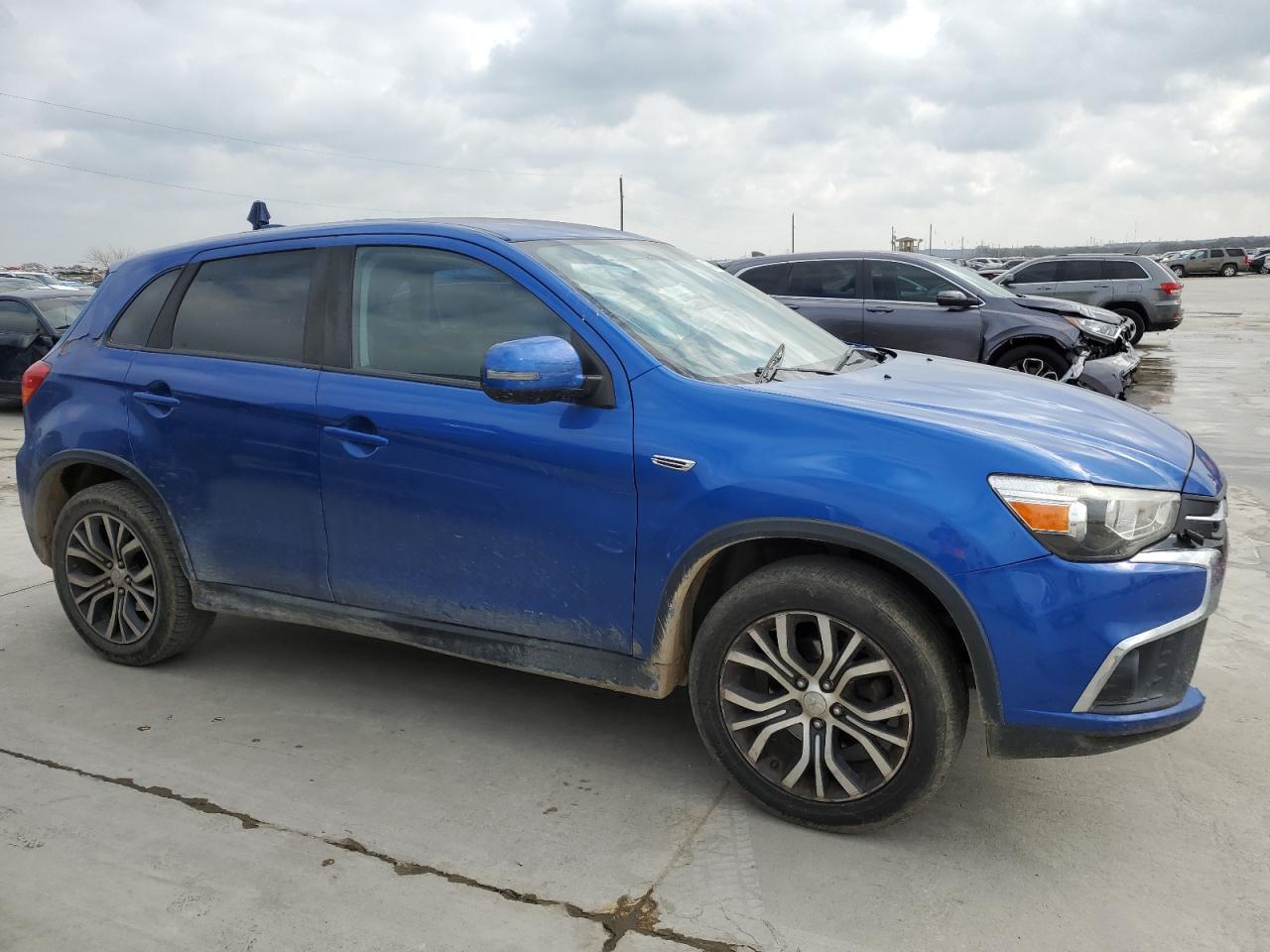 Photo 3 VIN: JA4AP3AU9JU021579 - MITSUBISHI OUTLANDER 