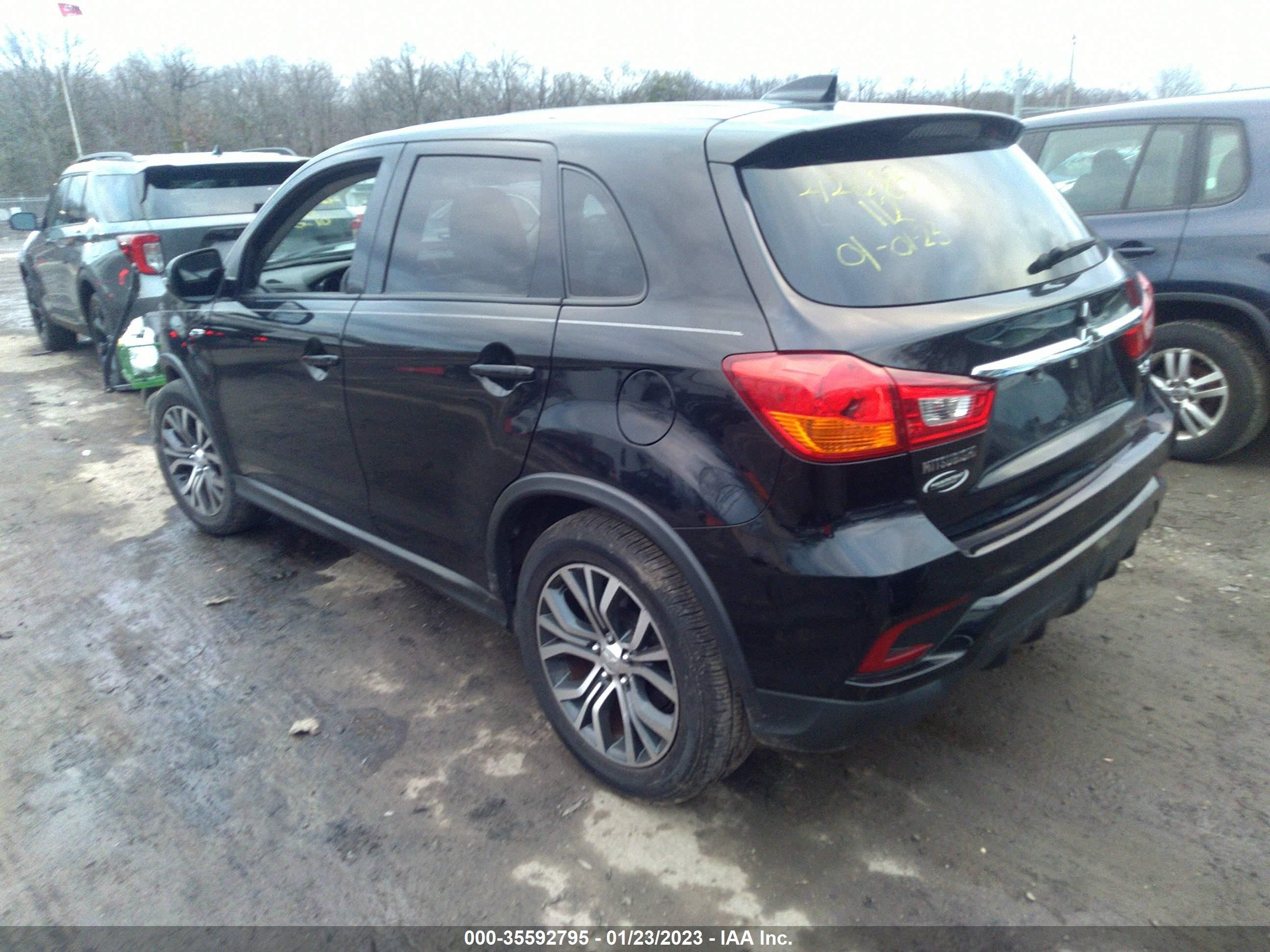 Photo 2 VIN: JA4AP3AU9JZ007796 - MITSUBISHI OUTLANDER 