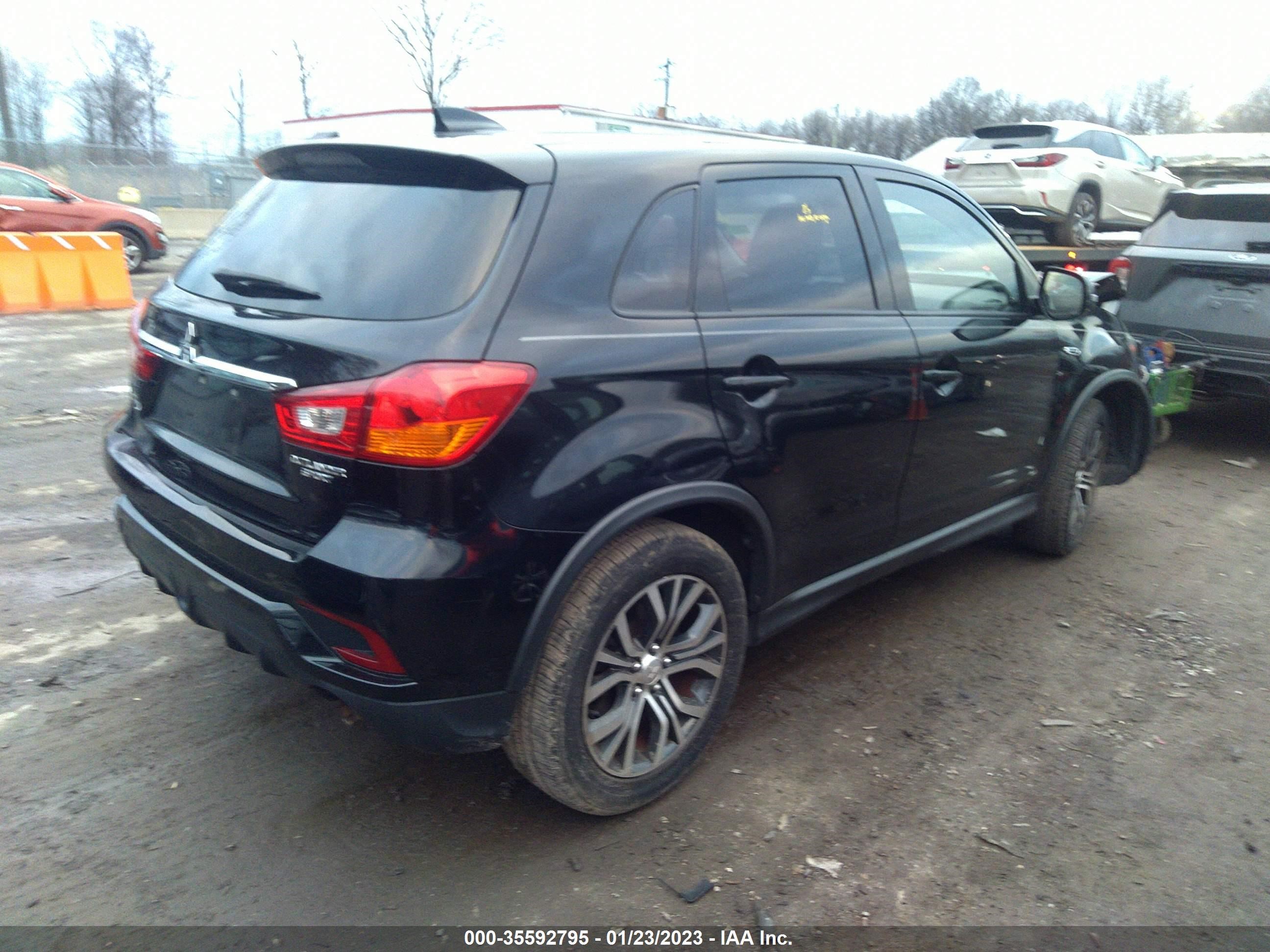 Photo 3 VIN: JA4AP3AU9JZ007796 - MITSUBISHI OUTLANDER 