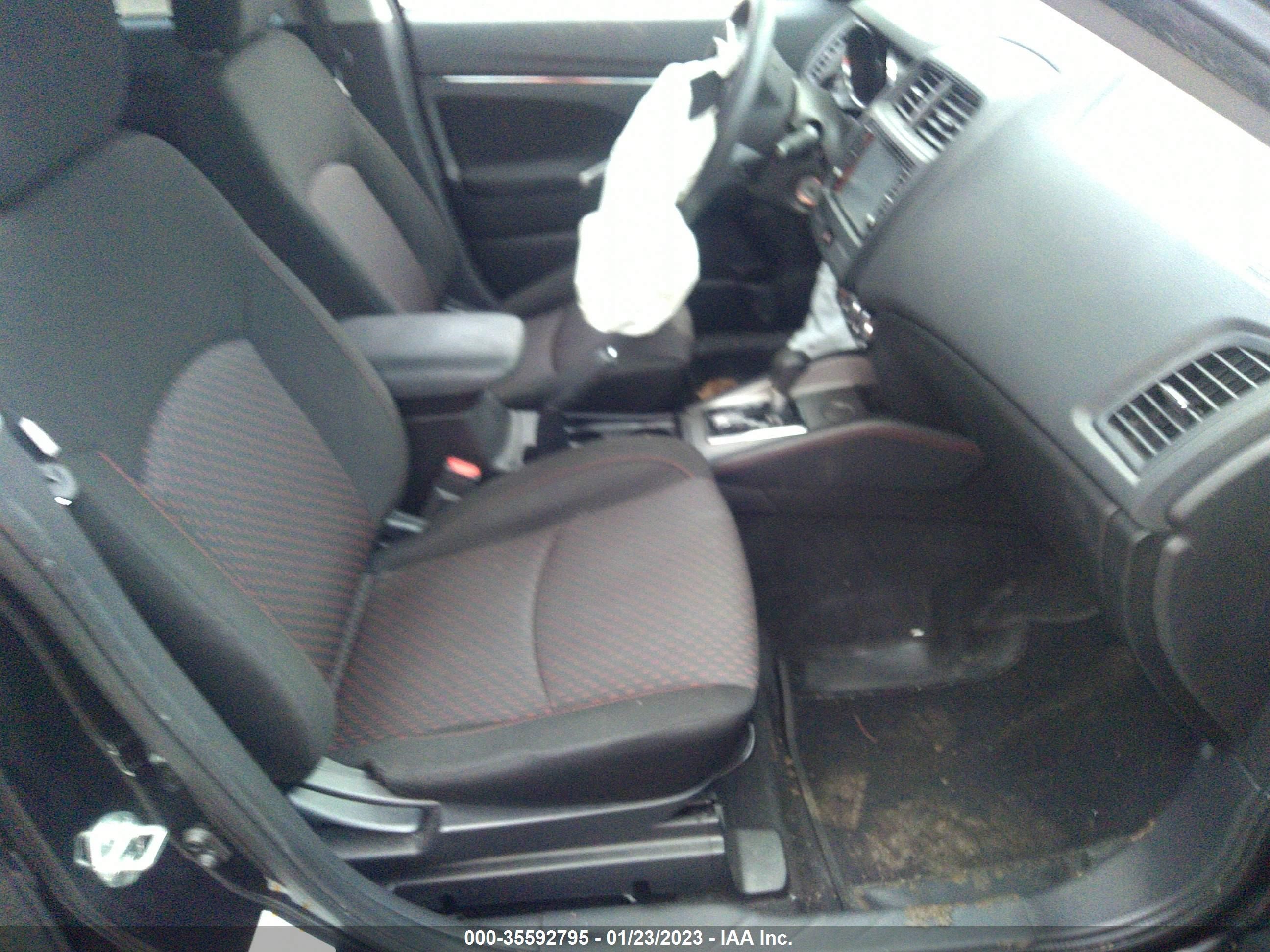 Photo 4 VIN: JA4AP3AU9JZ007796 - MITSUBISHI OUTLANDER 