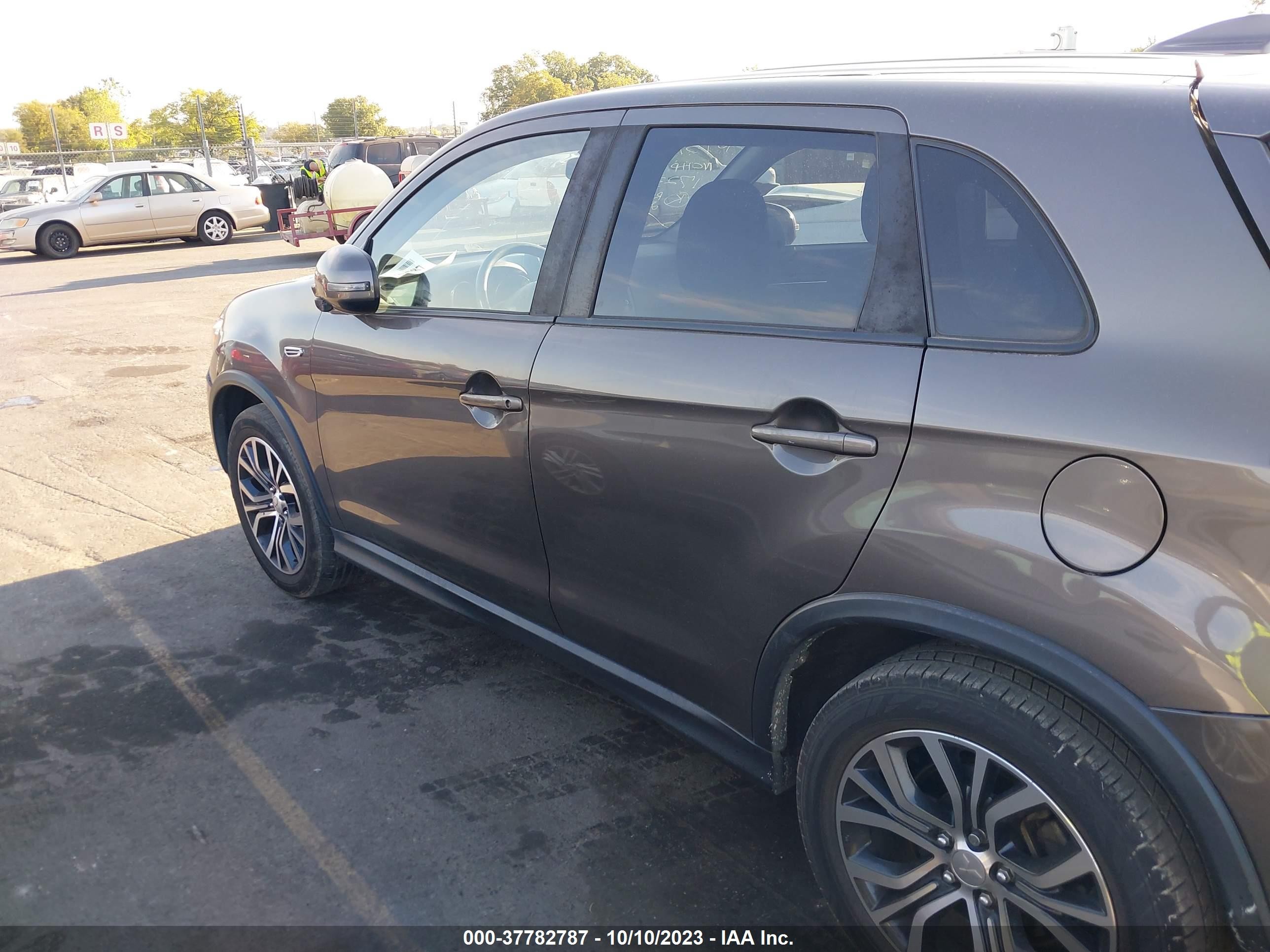 Photo 13 VIN: JA4AP3AU9KU001723 - MITSUBISHI OUTLANDER 