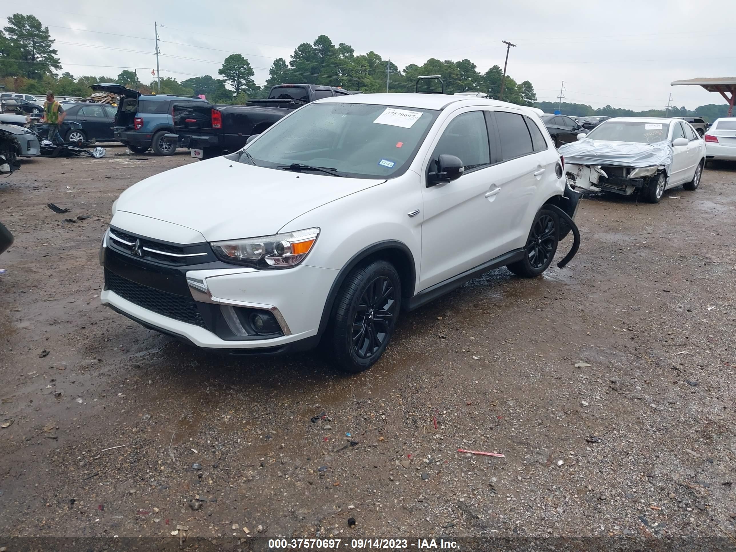 Photo 1 VIN: JA4AP3AUXJZ023649 - MITSUBISHI OUTLANDER 