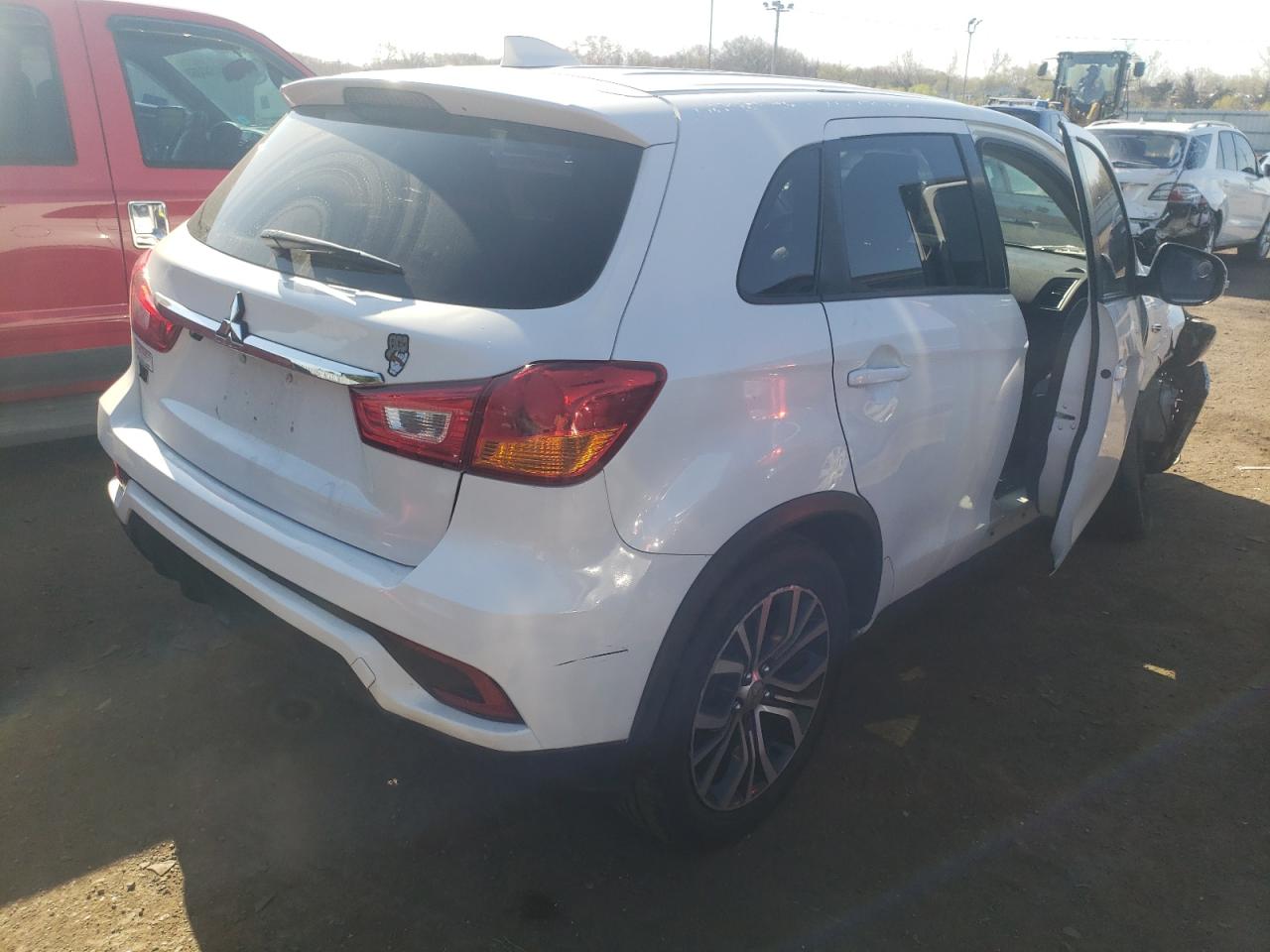 Photo 2 VIN: JA4AP3AUXJZ028091 - MITSUBISHI OUTLANDER 