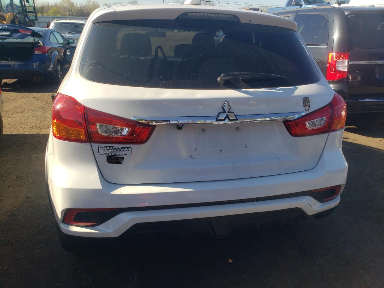 Photo 5 VIN: JA4AP3AUXJZ028091 - MITSUBISHI OUTLANDER 