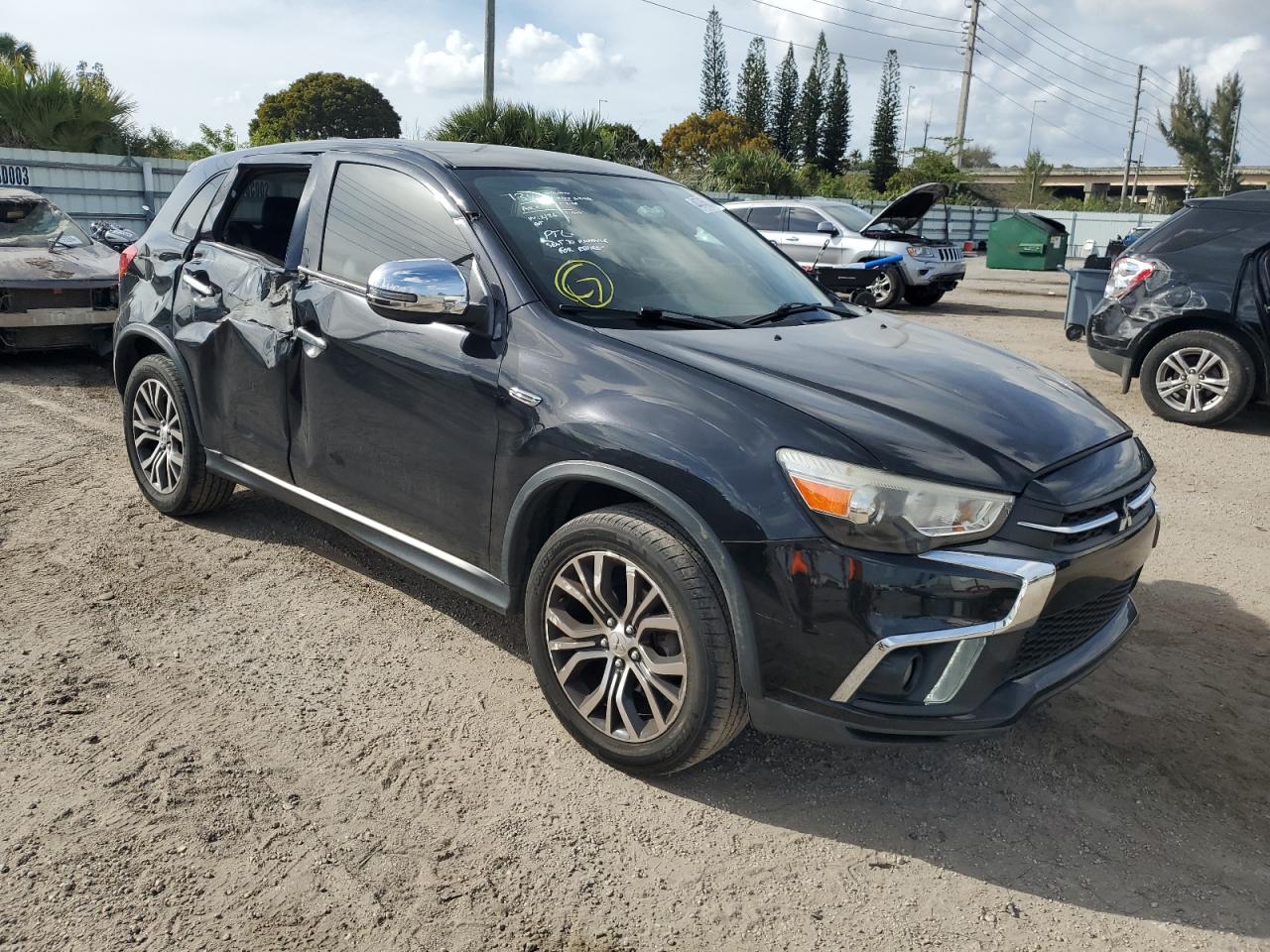 Photo 3 VIN: JA4AP3AW0JZ012192 - MITSUBISHI OUTLANDER 