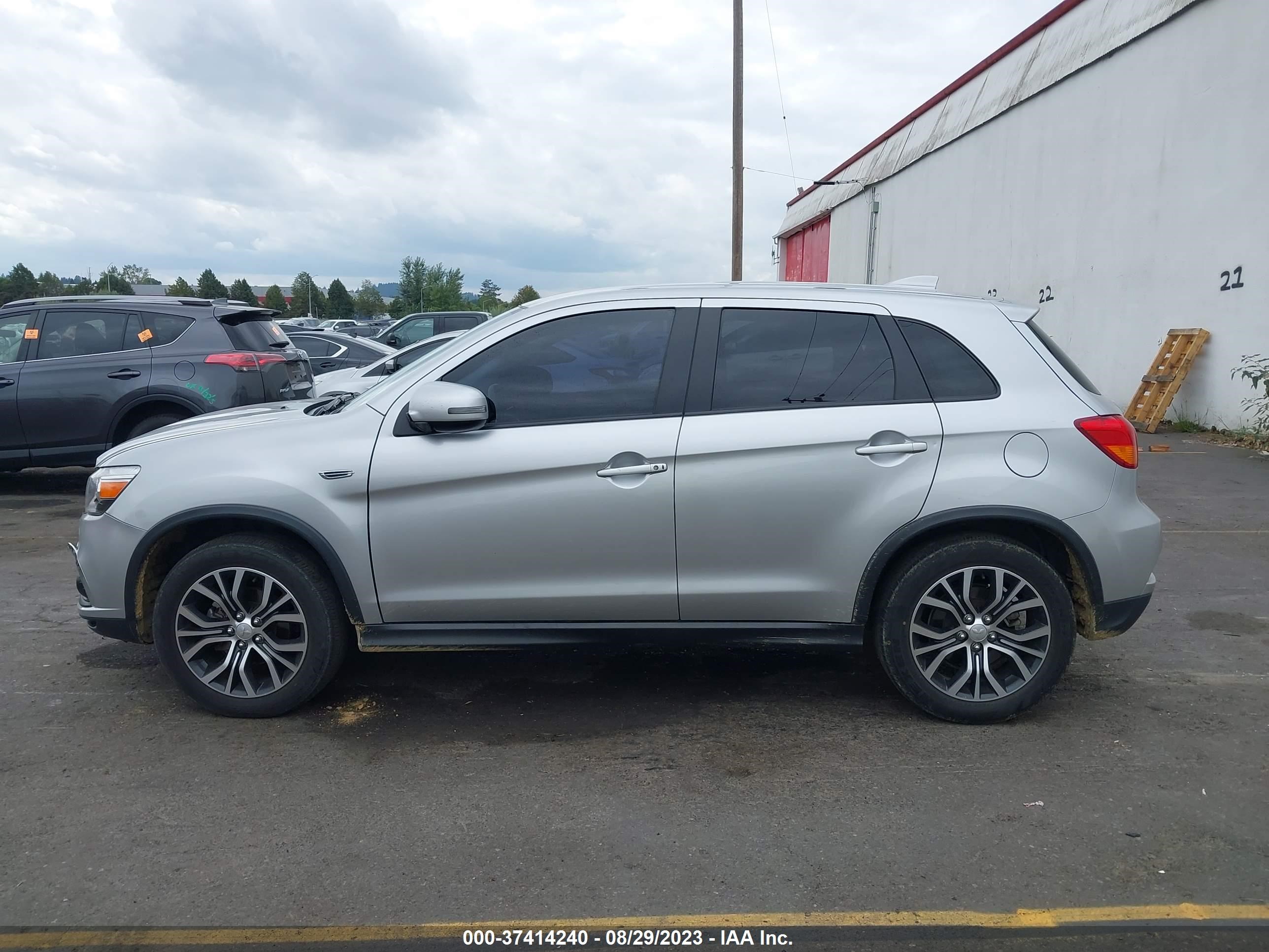 Photo 13 VIN: JA4AP3AW3JZ036003 - MITSUBISHI OUTLANDER SPORT 