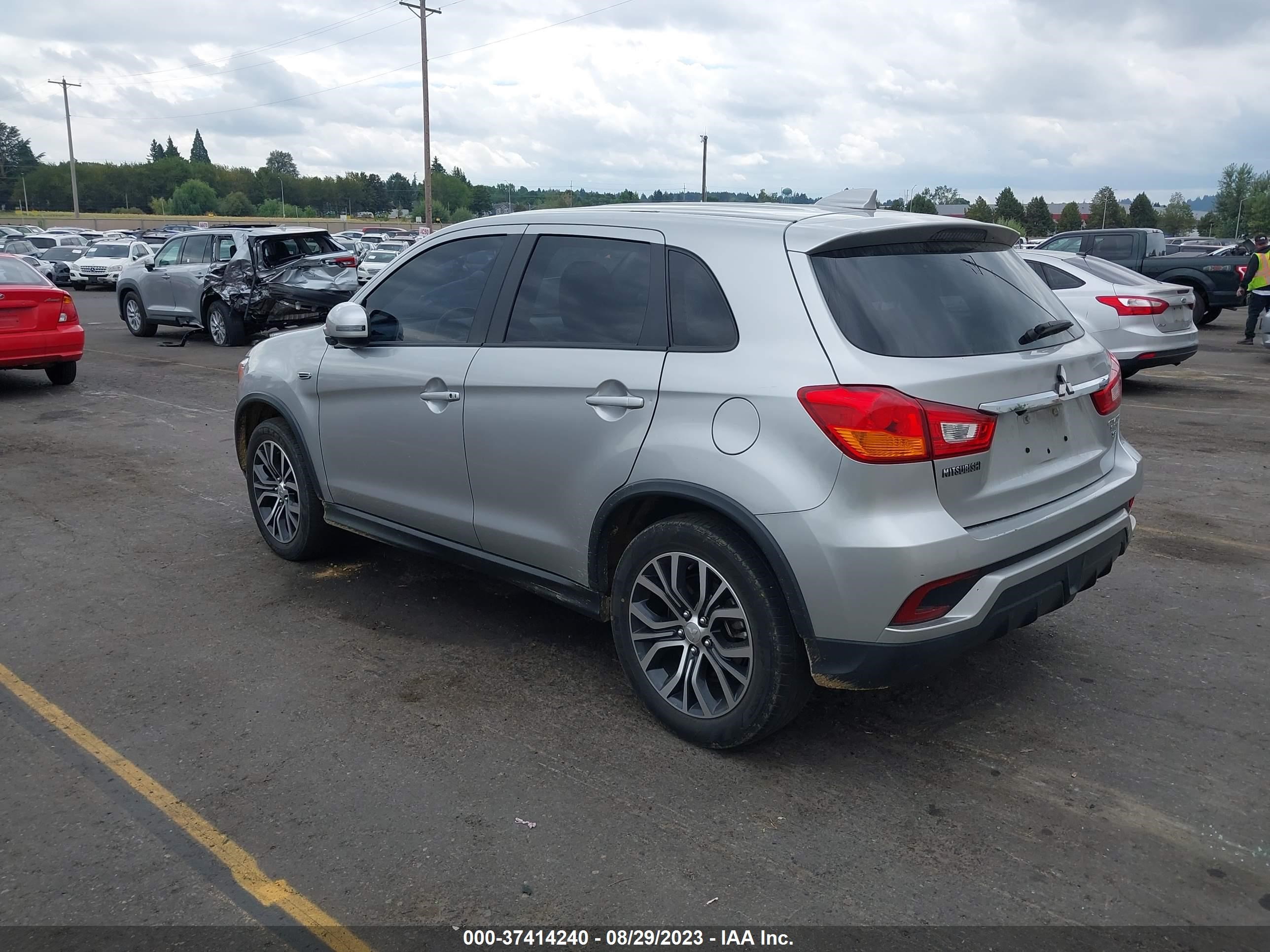 Photo 2 VIN: JA4AP3AW3JZ036003 - MITSUBISHI OUTLANDER SPORT 