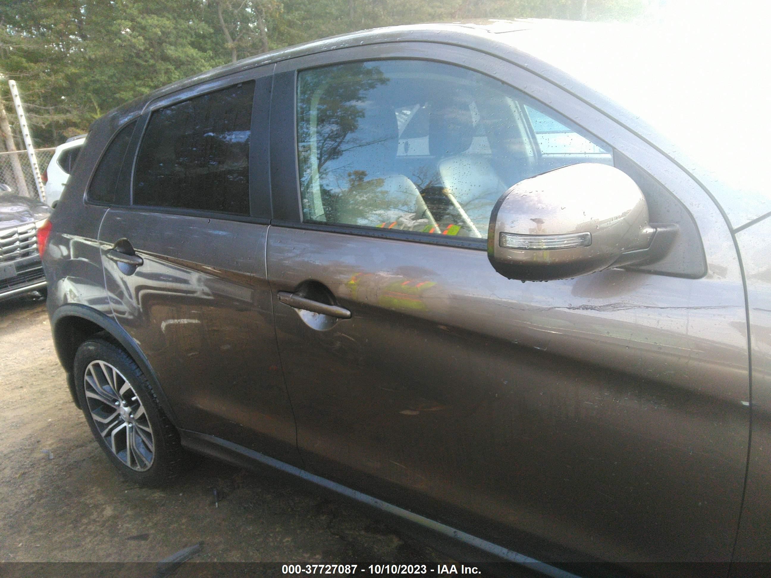 Photo 12 VIN: JA4AP3AW6JZ007837 - MITSUBISHI OUTLANDER 