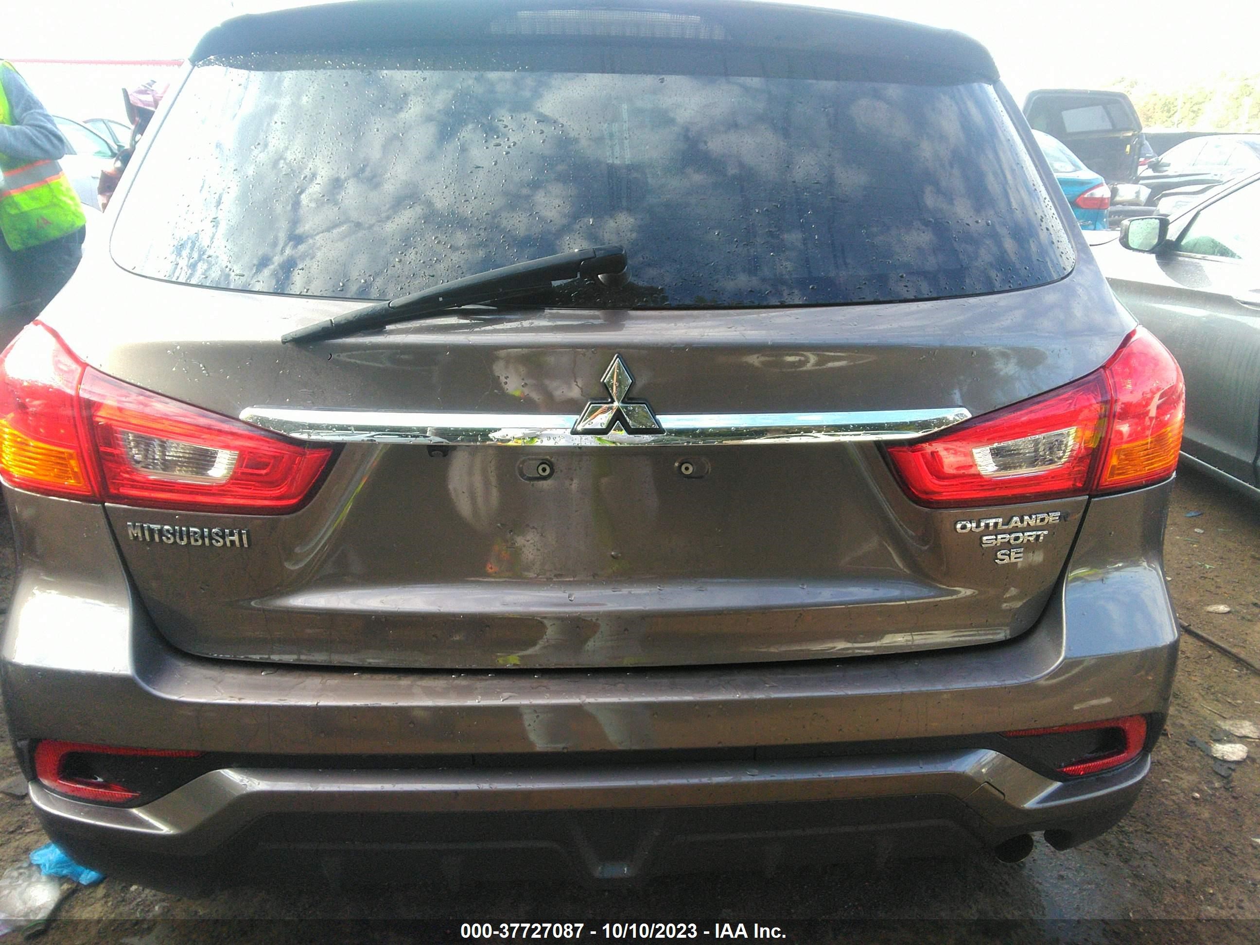 Photo 15 VIN: JA4AP3AW6JZ007837 - MITSUBISHI OUTLANDER 