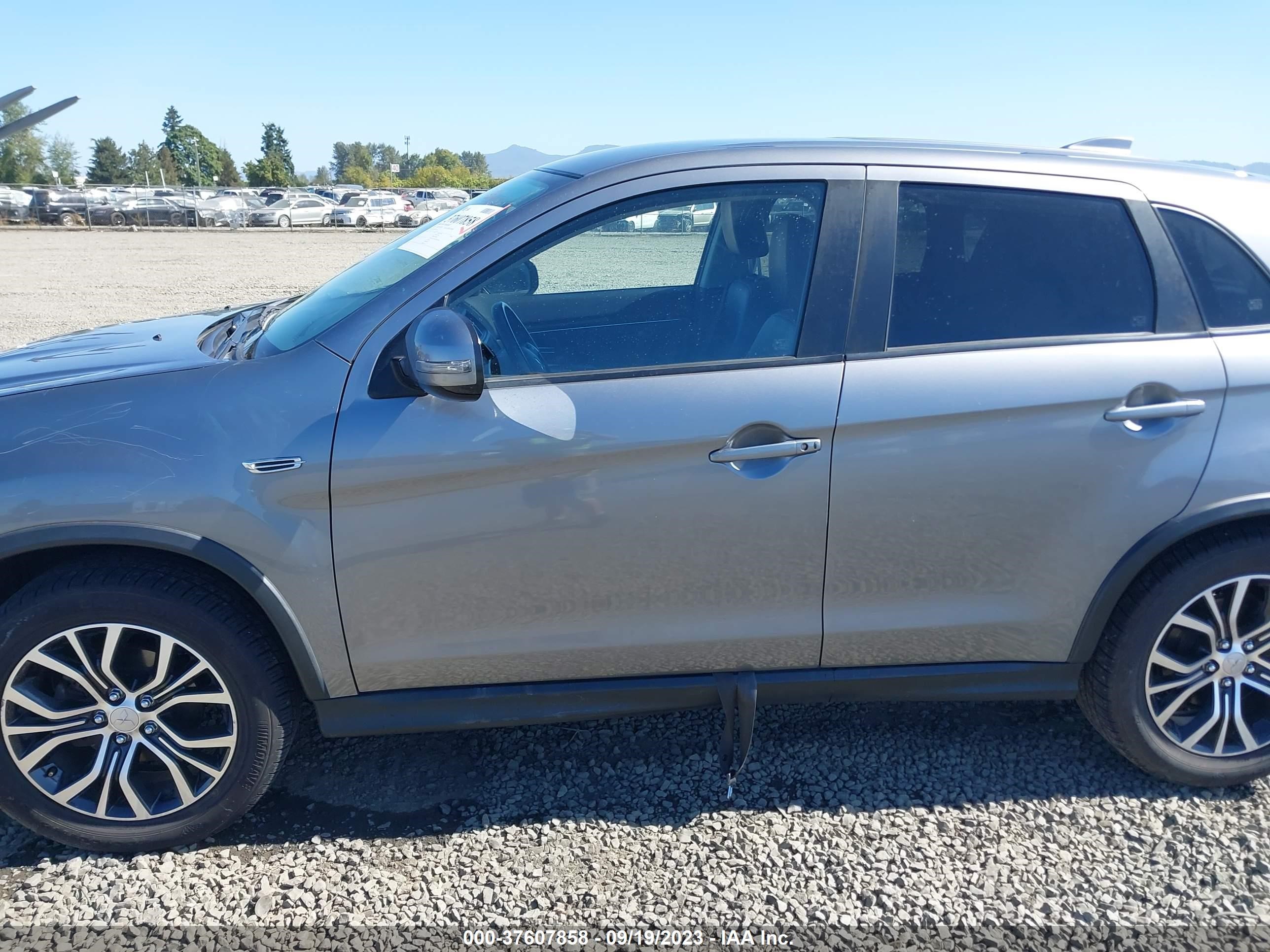 Photo 13 VIN: JA4AP3AW9JU014939 - MITSUBISHI OUTLANDER 