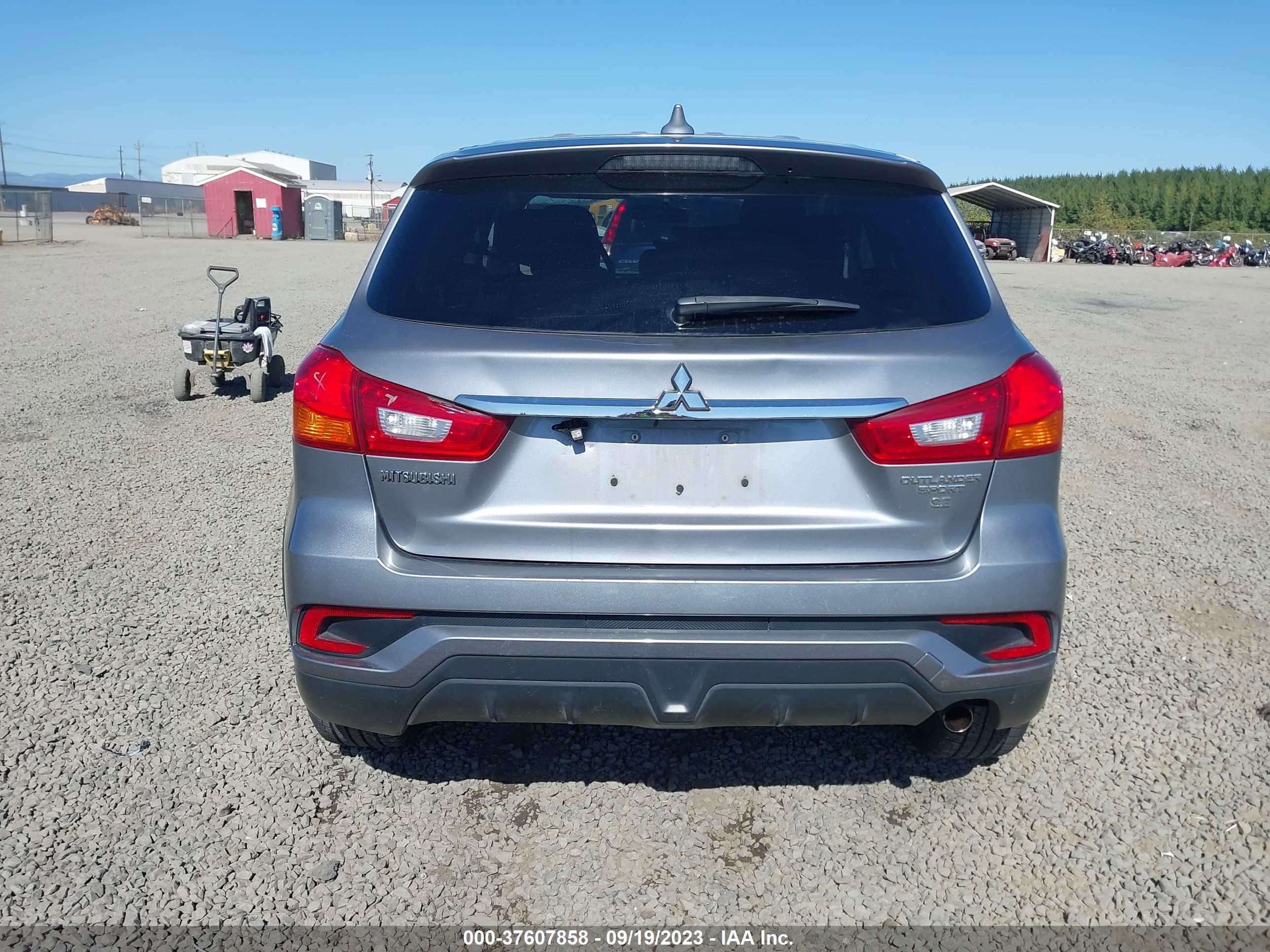 Photo 15 VIN: JA4AP3AW9JU014939 - MITSUBISHI OUTLANDER 