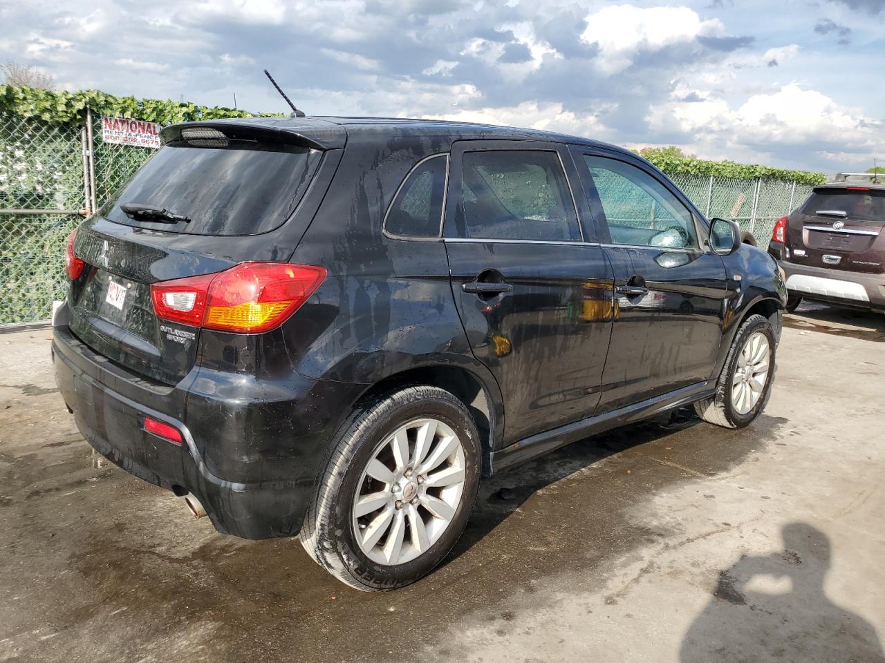 Photo 2 VIN: JA4AP4AU1BZ010179 - MITSUBISHI OUTLANDER 