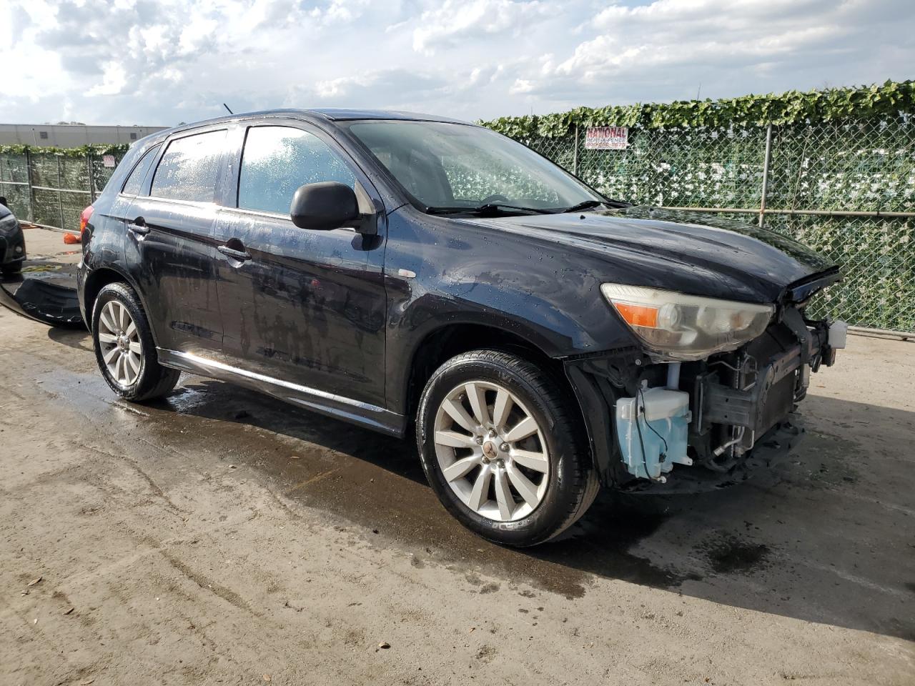 Photo 3 VIN: JA4AP4AU1BZ010179 - MITSUBISHI OUTLANDER 