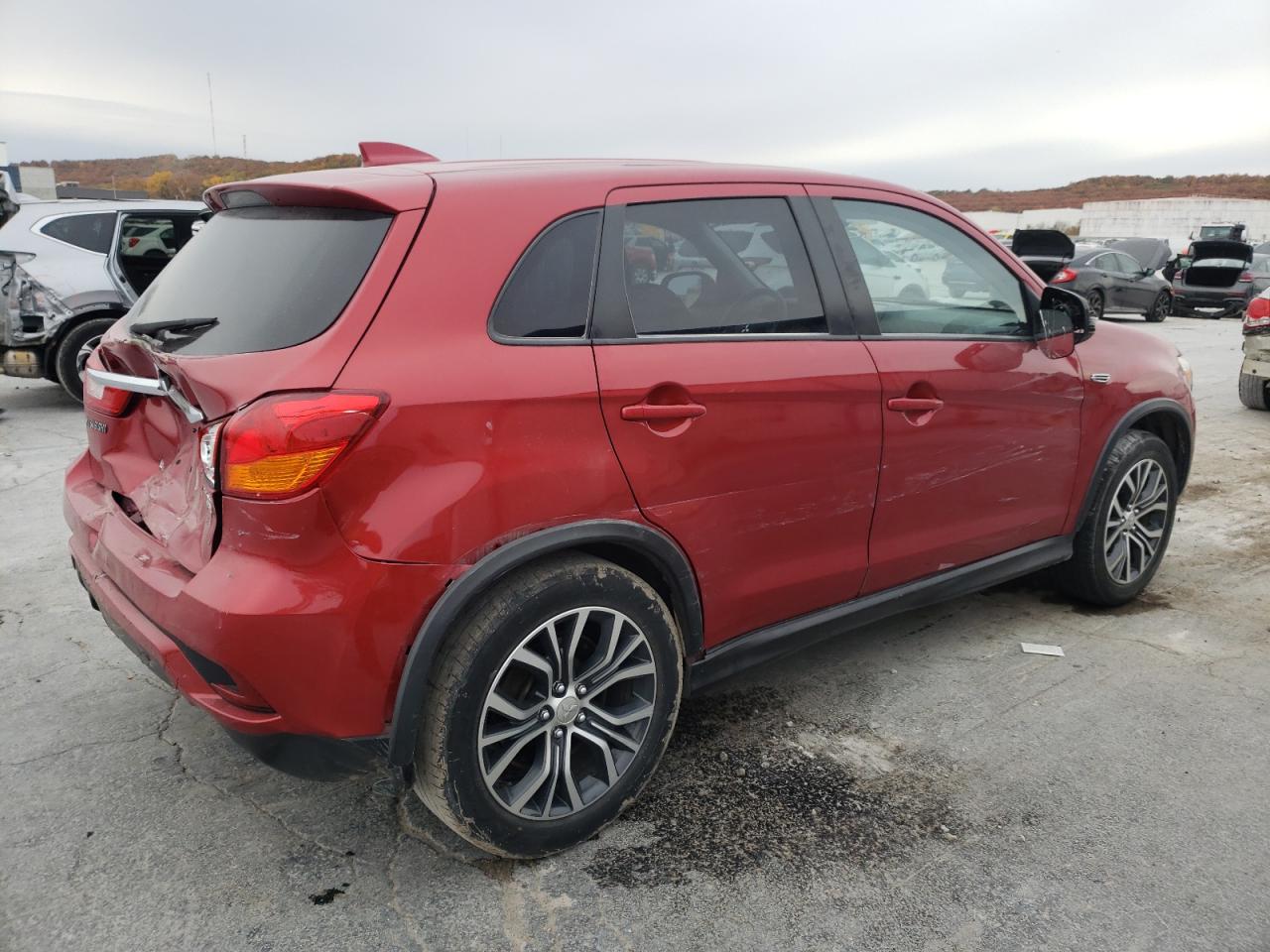 Photo 2 VIN: JA4AP4AU2KU013413 - MITSUBISHI OUTLANDER 