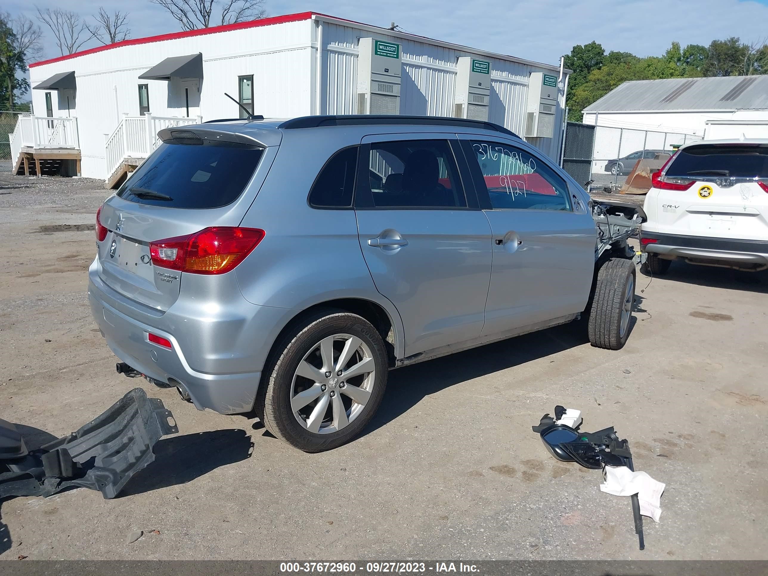 Photo 3 VIN: JA4AP4AU3CZ000495 - MITSUBISHI OUTLANDER 