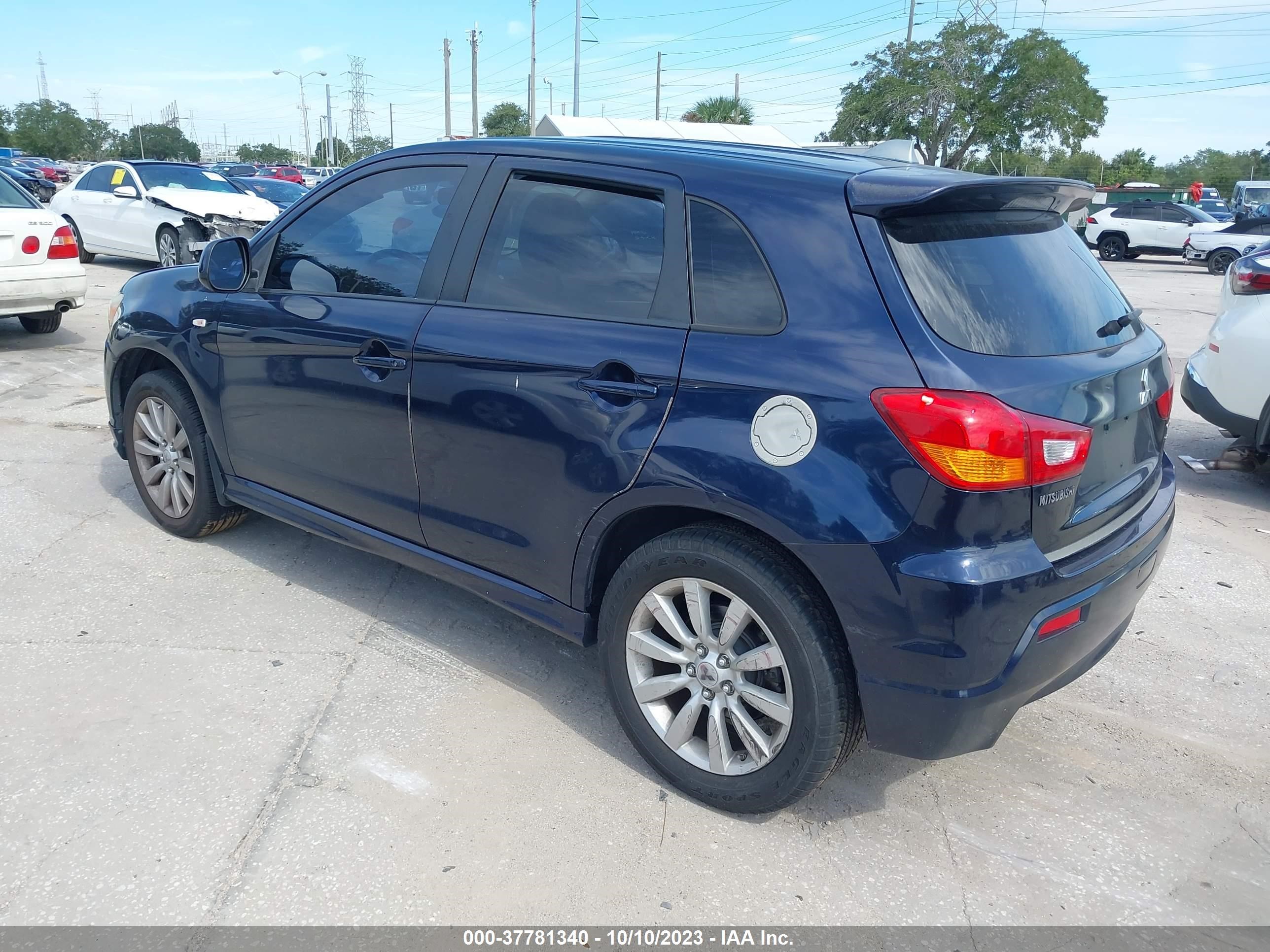 Photo 2 VIN: JA4AP4AU9BZ022161 - MITSUBISHI OUTLANDER 